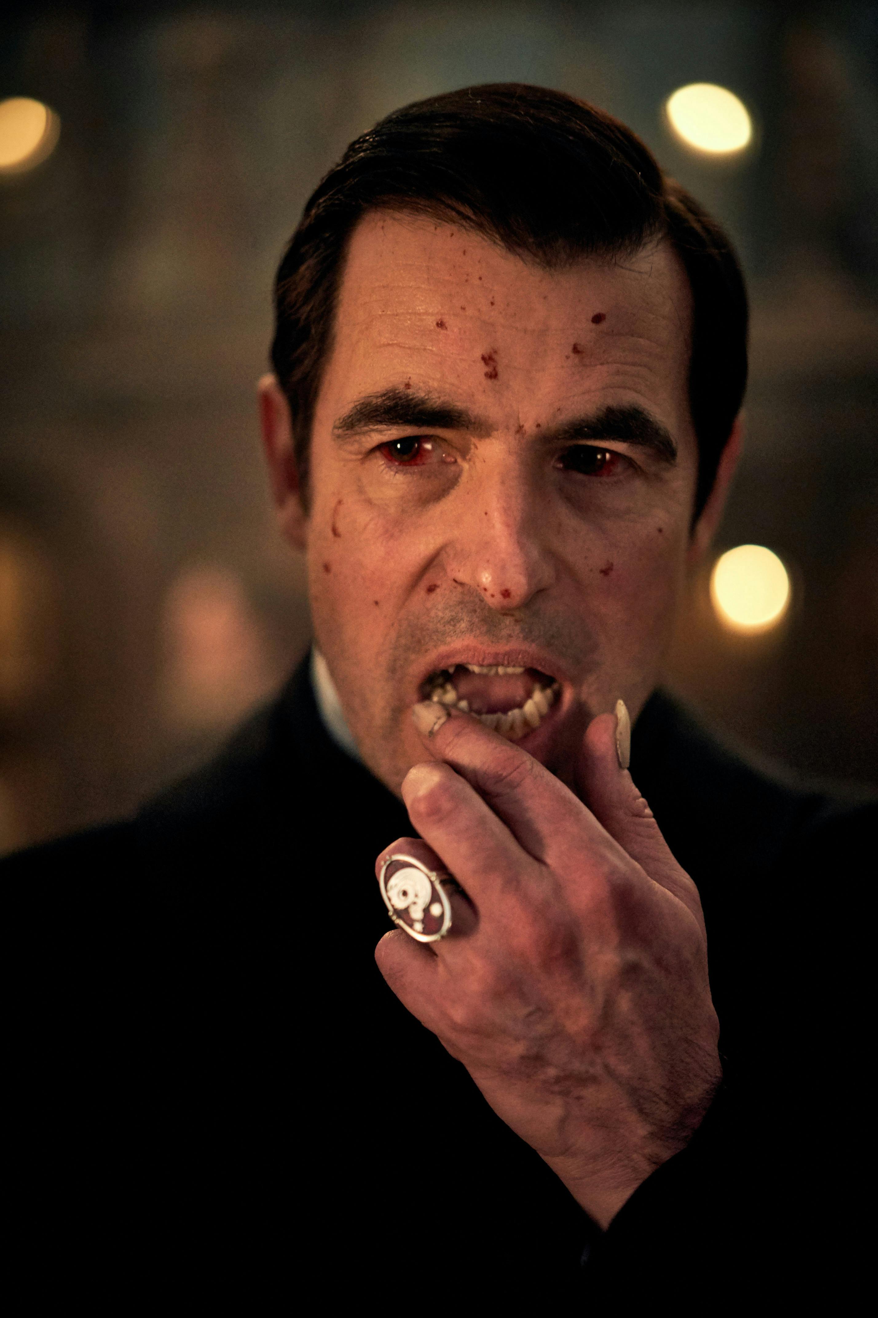 https://imgix.vielskerserier.dk/2019/07/Embargoed-until-0001am-Thurs-4-July-UK-time-Claes-Bang-as-Dracula-001-.jpg