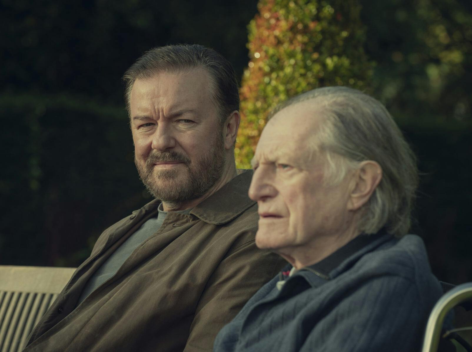 https://imgix.vielskerserier.dk/2020/06/After-Life-2_Ricky-Gervais-David-Bradley_Netflix.jpg