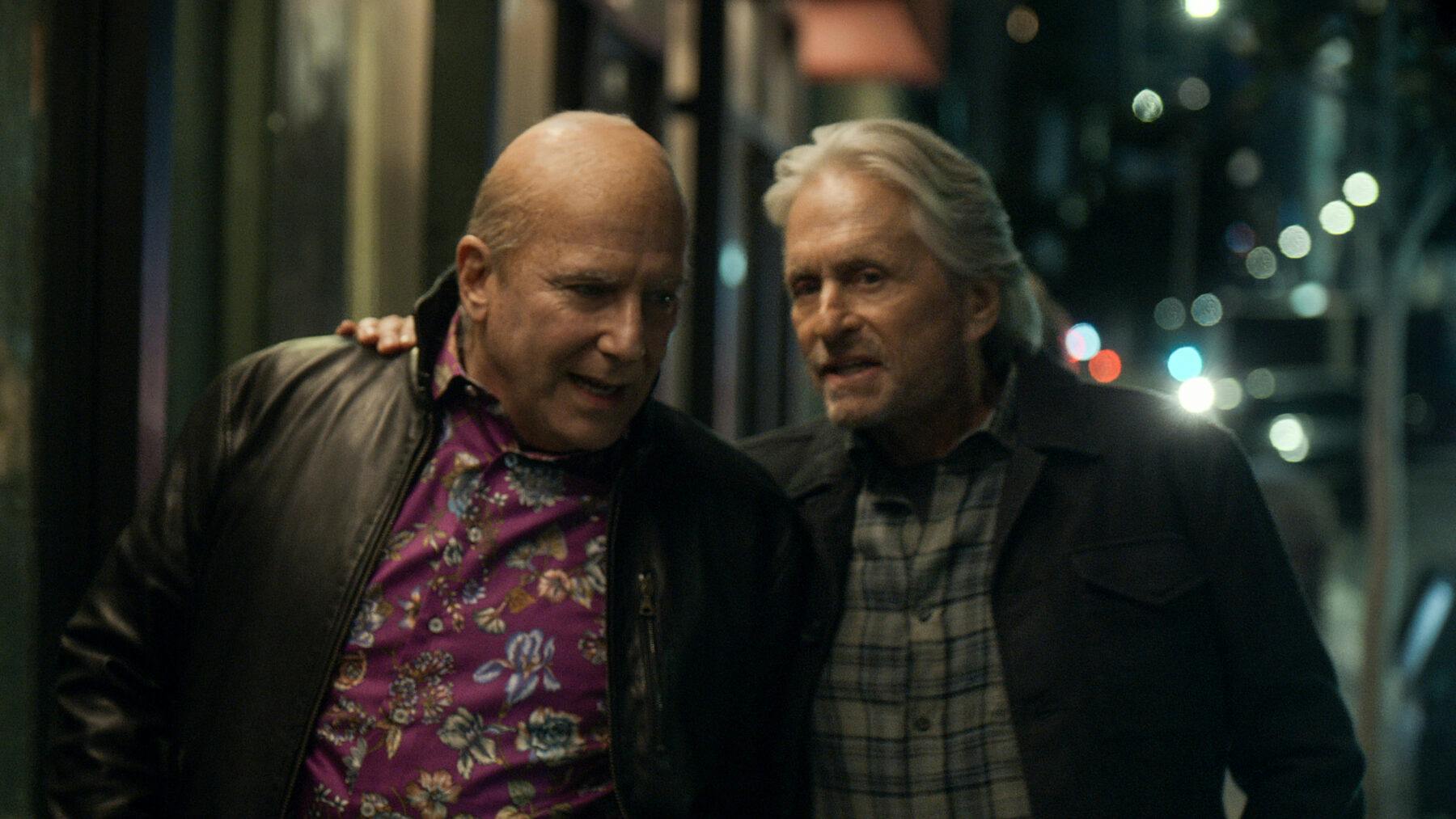 Foto: The Kominsky Method/Paul Reiser som Martin og Michael Douglas som Sandy Kominsky i episode 304 af The Kominsky Method/ Cr. COURTESY OF NETFLIX © 2021