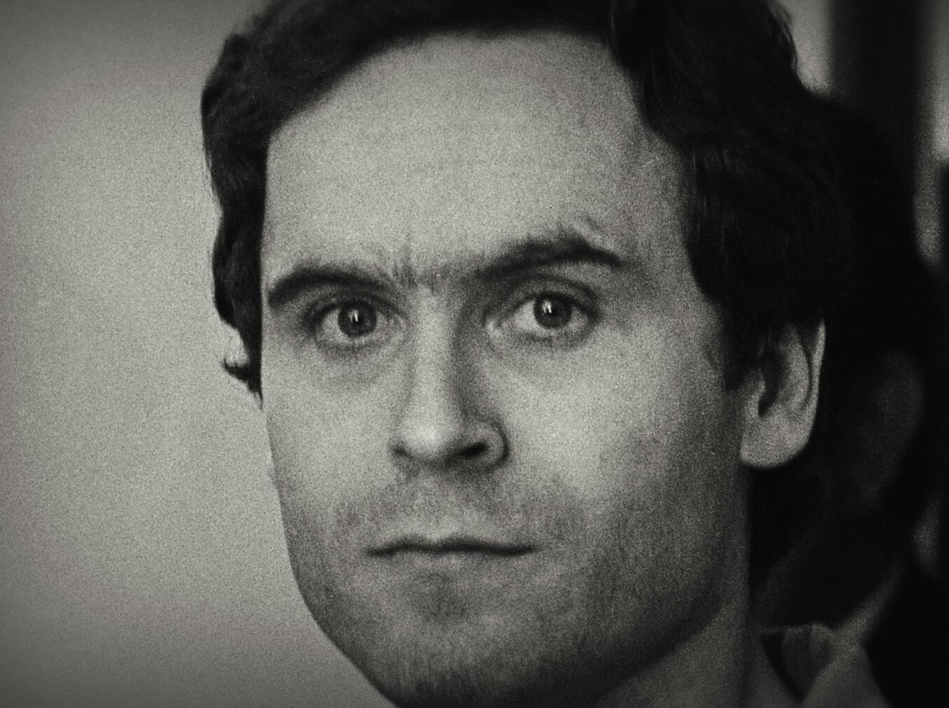 https://imgix.vielskerserier.dk/2021/09/Conversations_with_a_Killer__The_Ted_Bundy_Tapes_S01E01_8m39s12449f.jpg