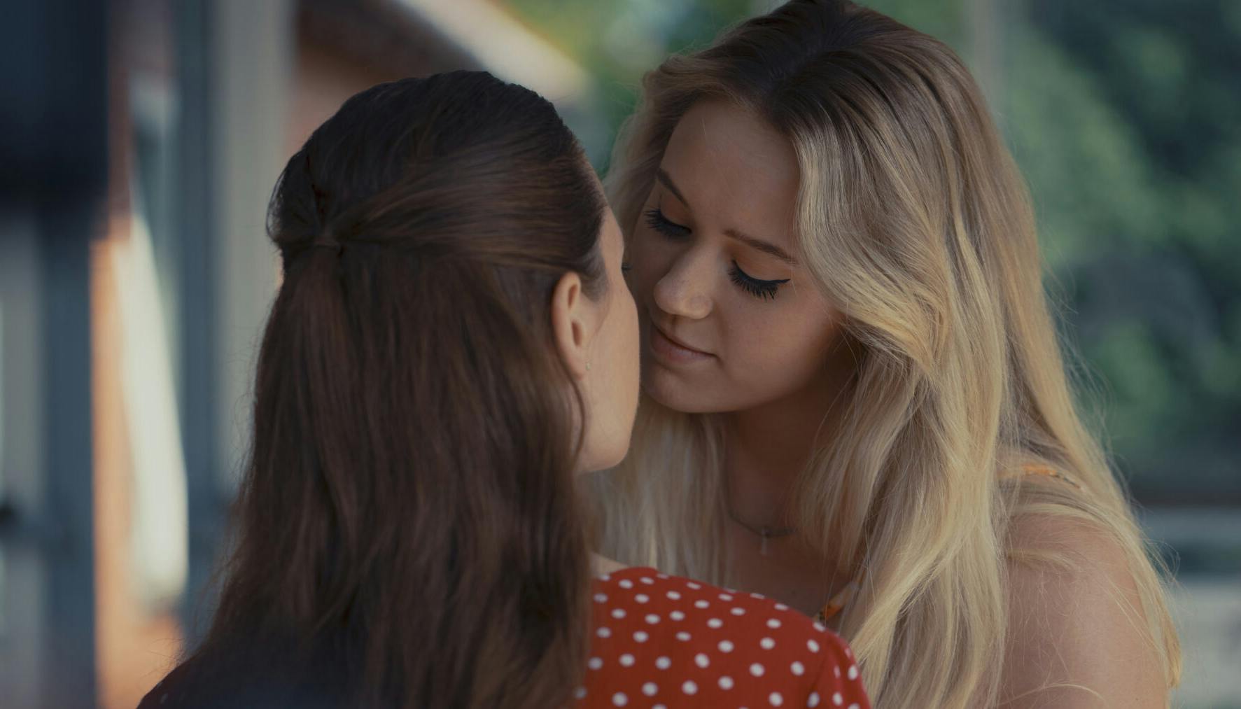 Amalie Dollerup og Josefine Frida i 'DOPAMIN'