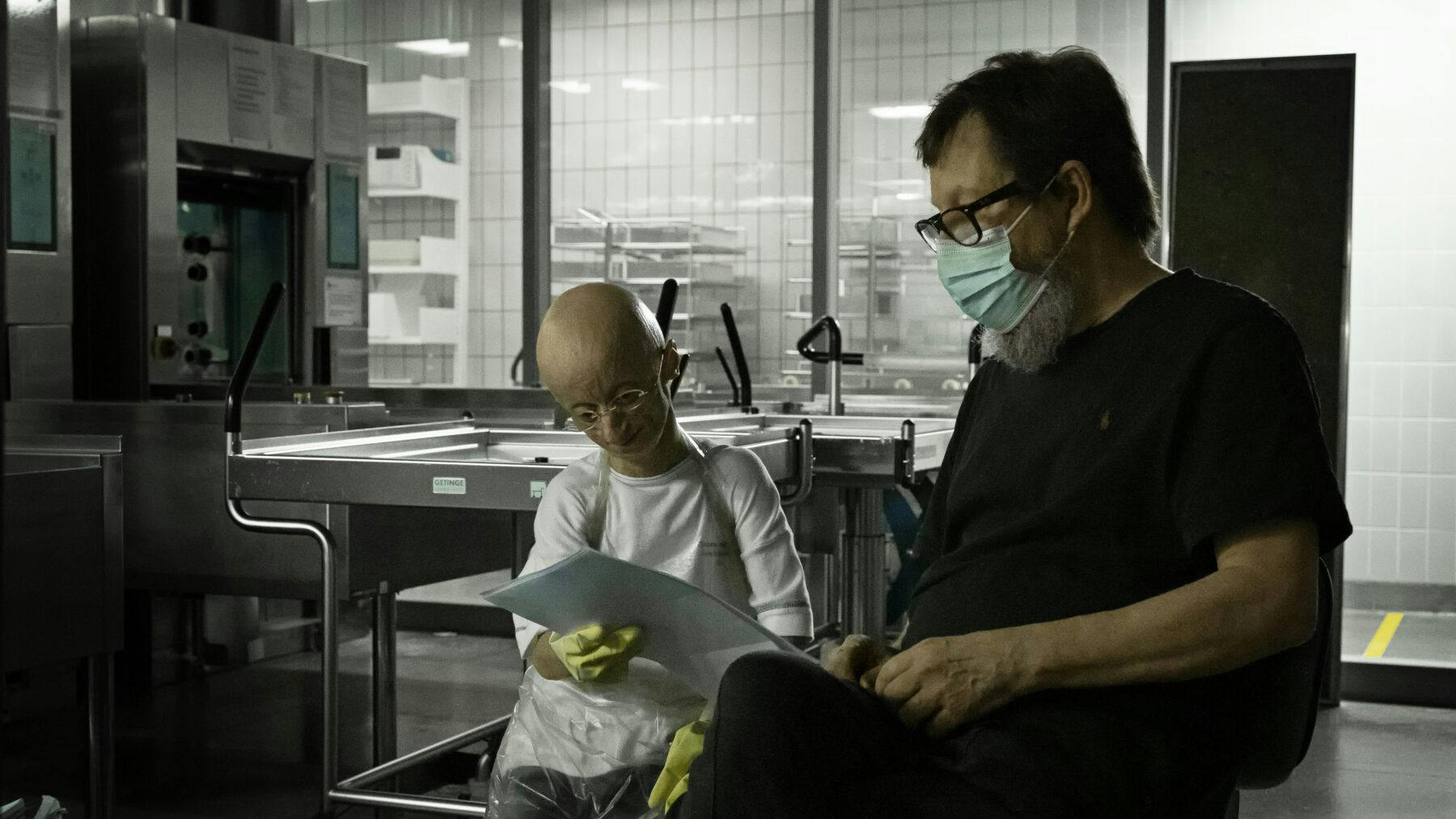 En helt speciel fyr spiller den ene del af opvaskerduoen i 'RIGET EXODUS'