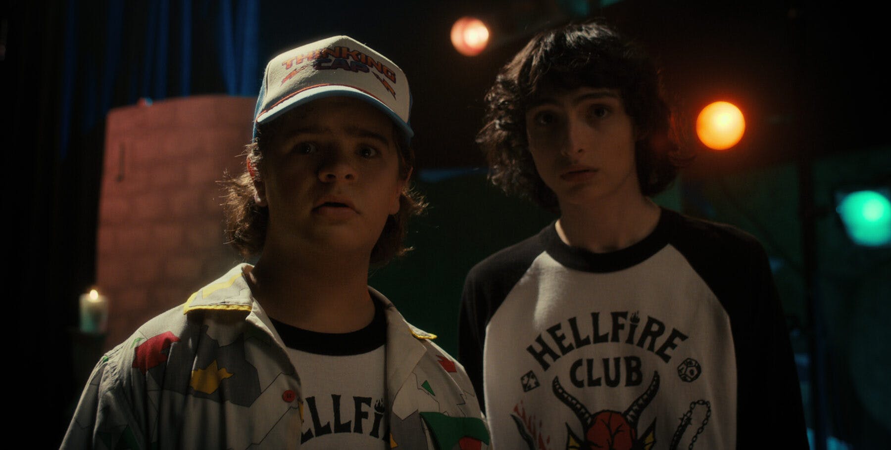Stranger Things Gaten Matarazzo som Dustin Henderson og Finn Wolfhard som Mike Wheeler i 'Stranger Things'