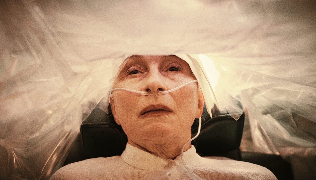 Bodil Jørgensen som søvngængeren Karen i 'Riget Exodus'