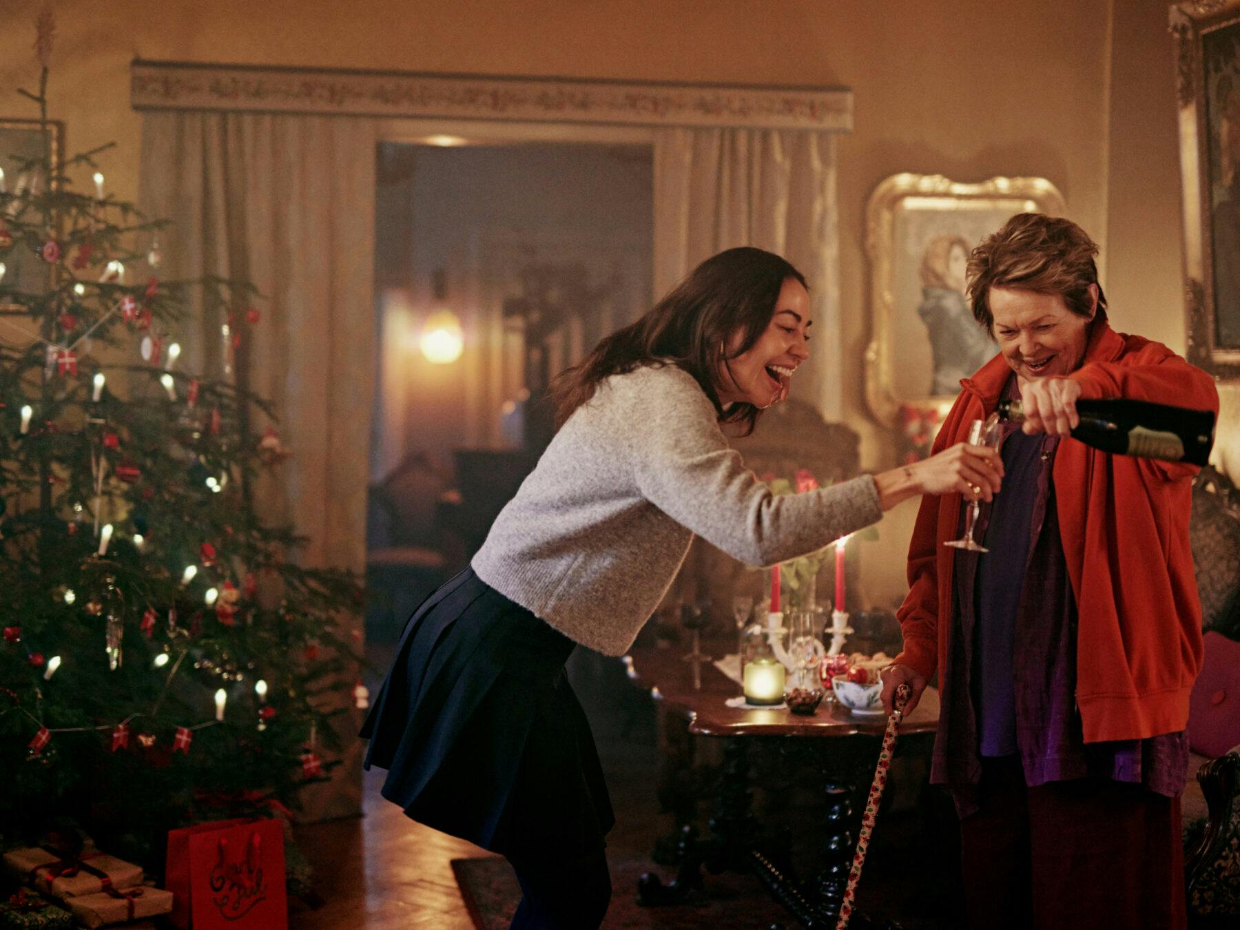 Sus Wilkins og Ghita Nørby i 'Julestorm'