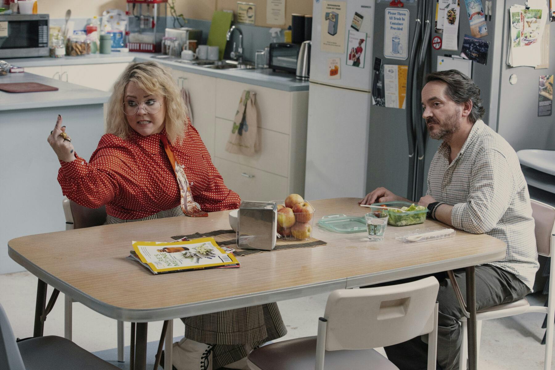 Melissa McCarthy som Amily Luck og Ben Falcone som Clark Thompson i 'God’s Favorite Idiot'