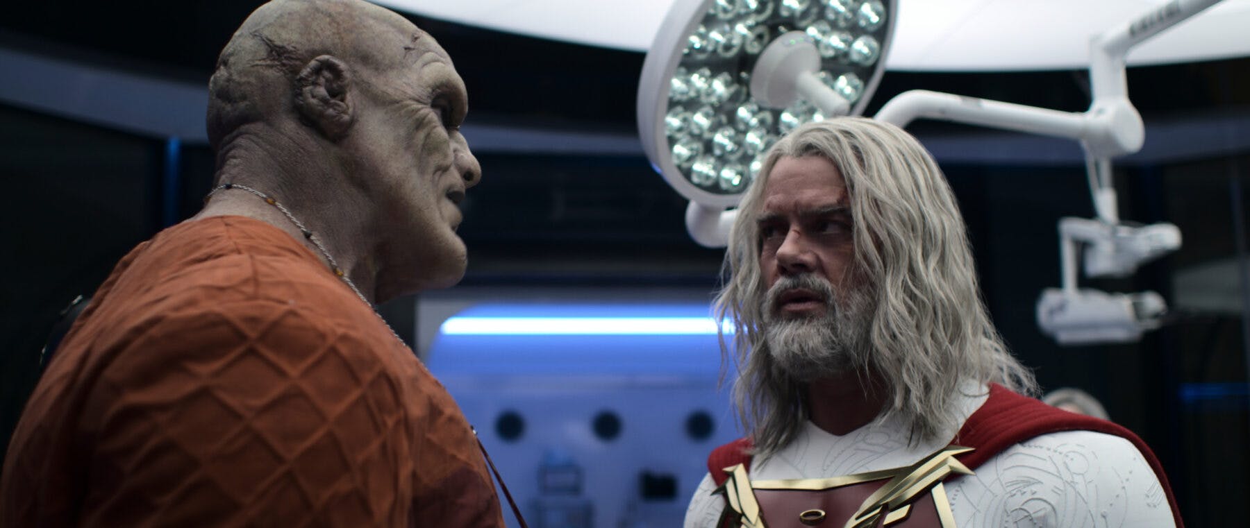 Tyler Mane og Josh Duhamel i 'Jupiter's Legacy'