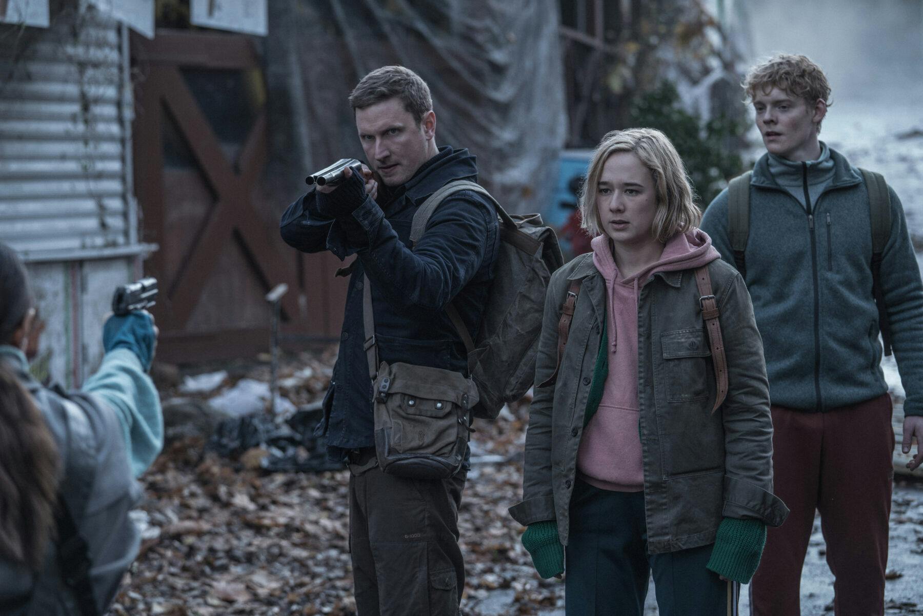 Mikkel Boe Følsgaard, Alba August og Lucas Lynggaard Tønnesen i 'The Rain'