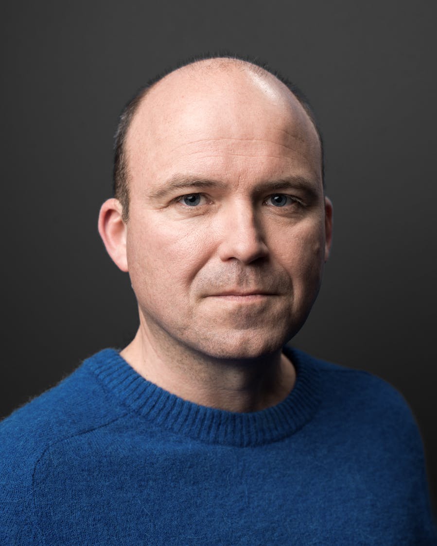 https://imgix.vielskerserier.dk/2023-03-21/rory-kinnear-headshot.jpg