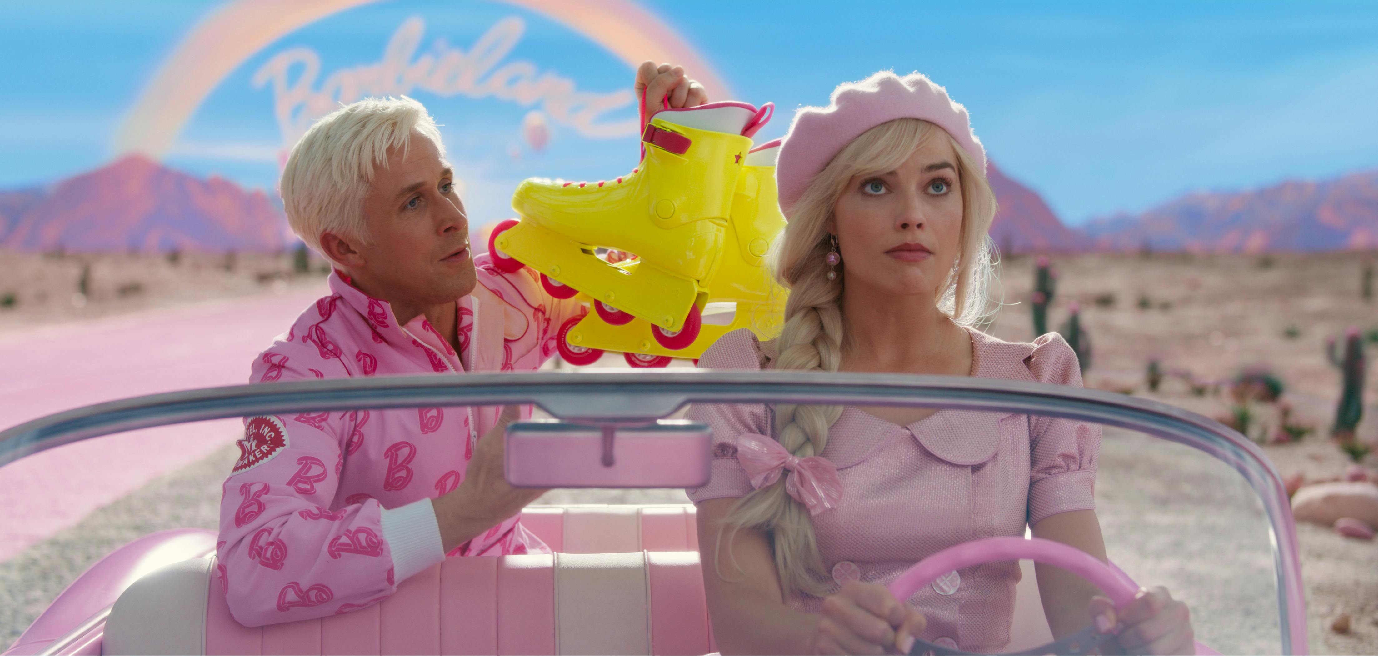 Margot Robbie og Ryan Gosling som Barbie og Ken i 'Barbie'.