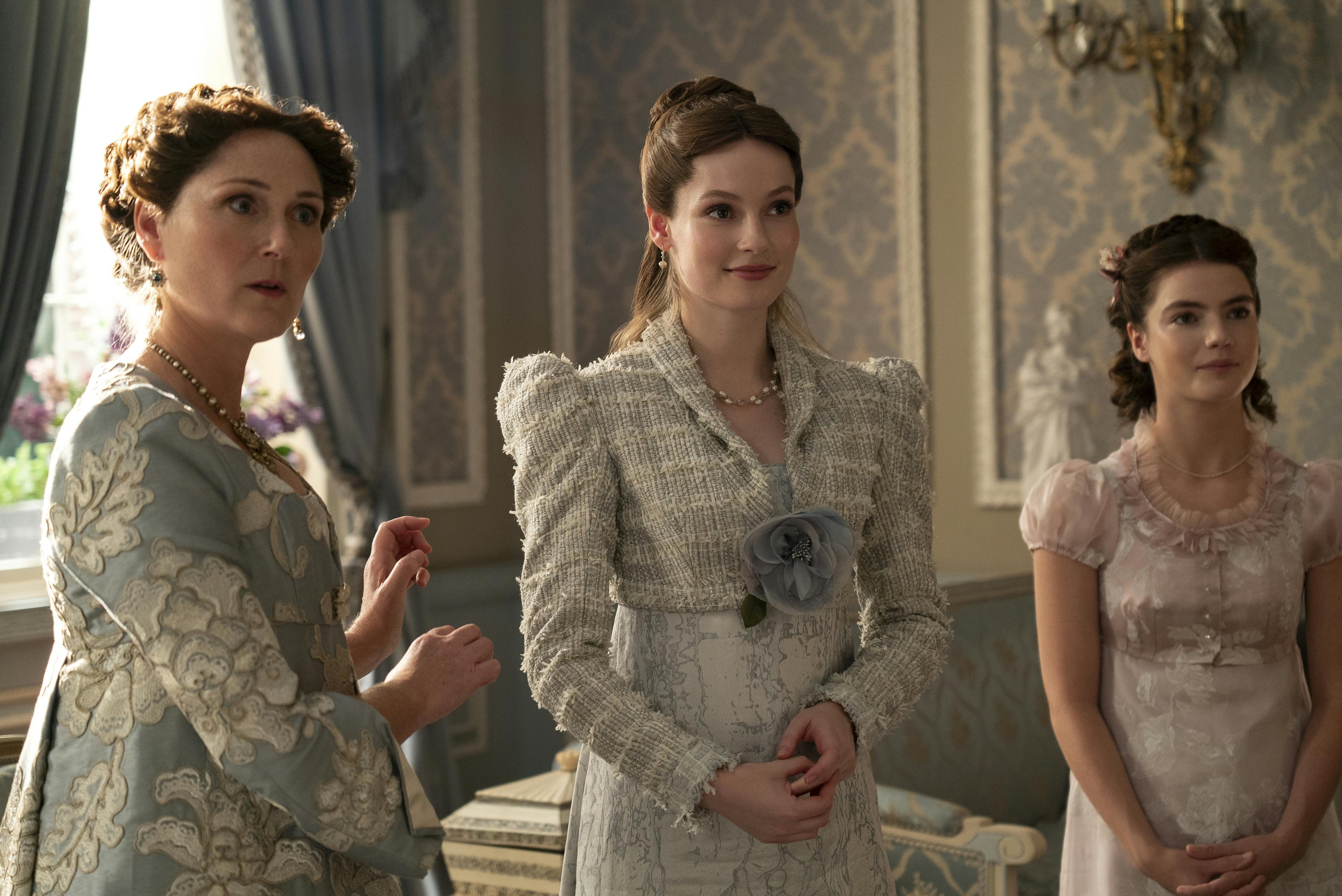 Bridgerton. (L to R) Ruth Gemmell as Lady Violet Bridgerton, Hannah Dodd as Francesca Bridgerton, Florence Hunt as Hyacinth Bridgerton in episode 304 of Bridgerton. Cr. Liam Daniel/Netflix © 2023