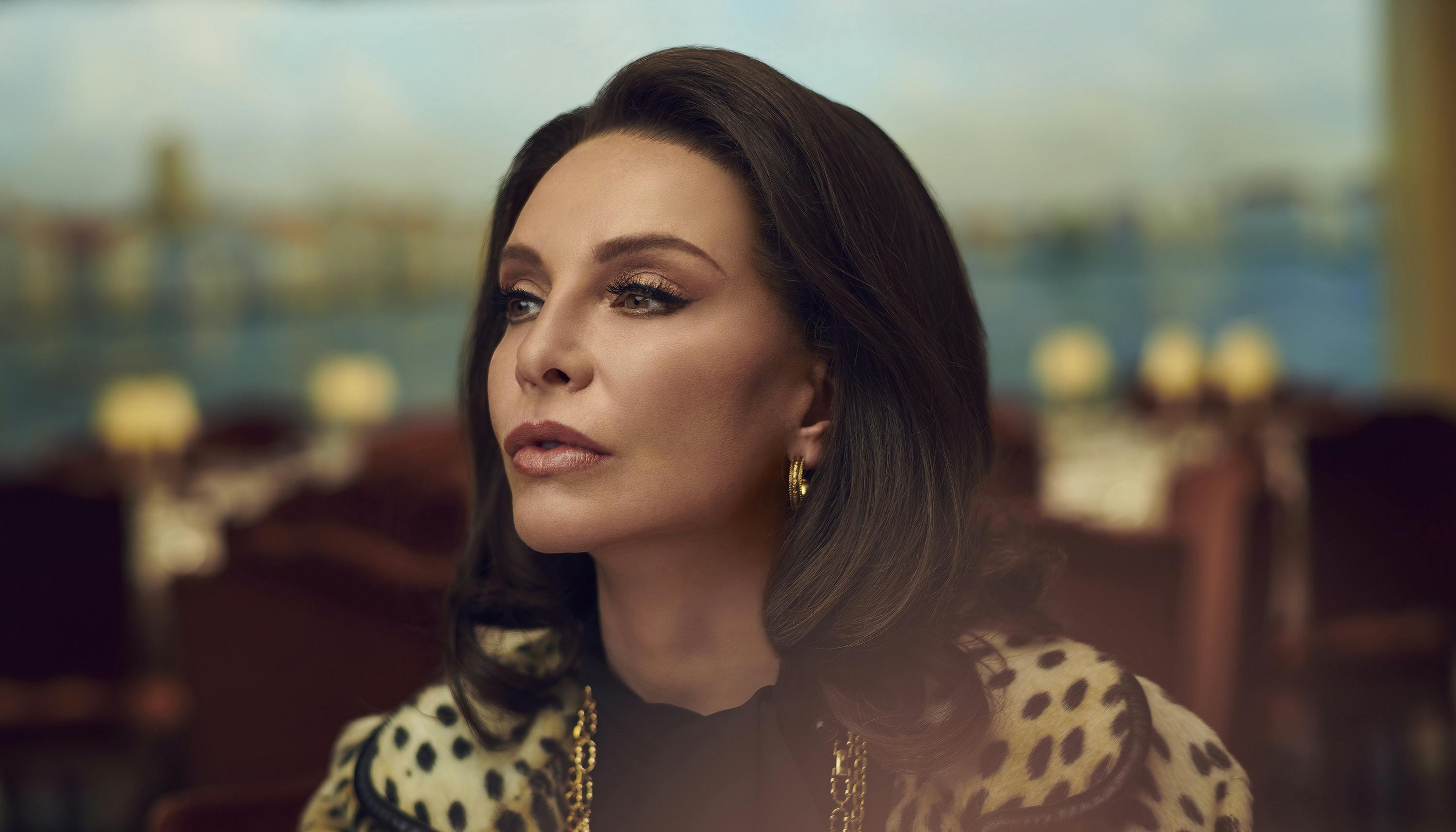 FEUD: Capote Vs. The Swans -- Pictured: Calista Flockhart as Lee Radziwill. CR: Pari Dukovic/FX