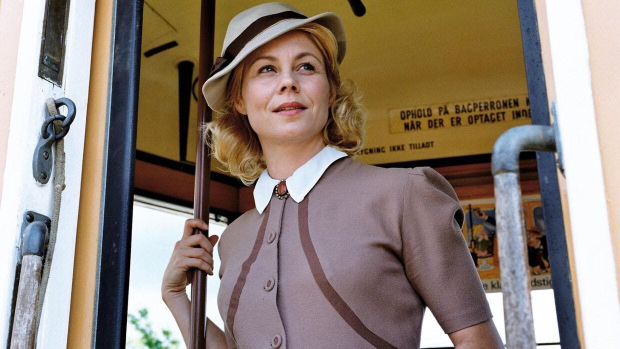 Anne Louise Hassing spiller en af hovedrollerne i i den historiske dramaserie 'Krøniken'