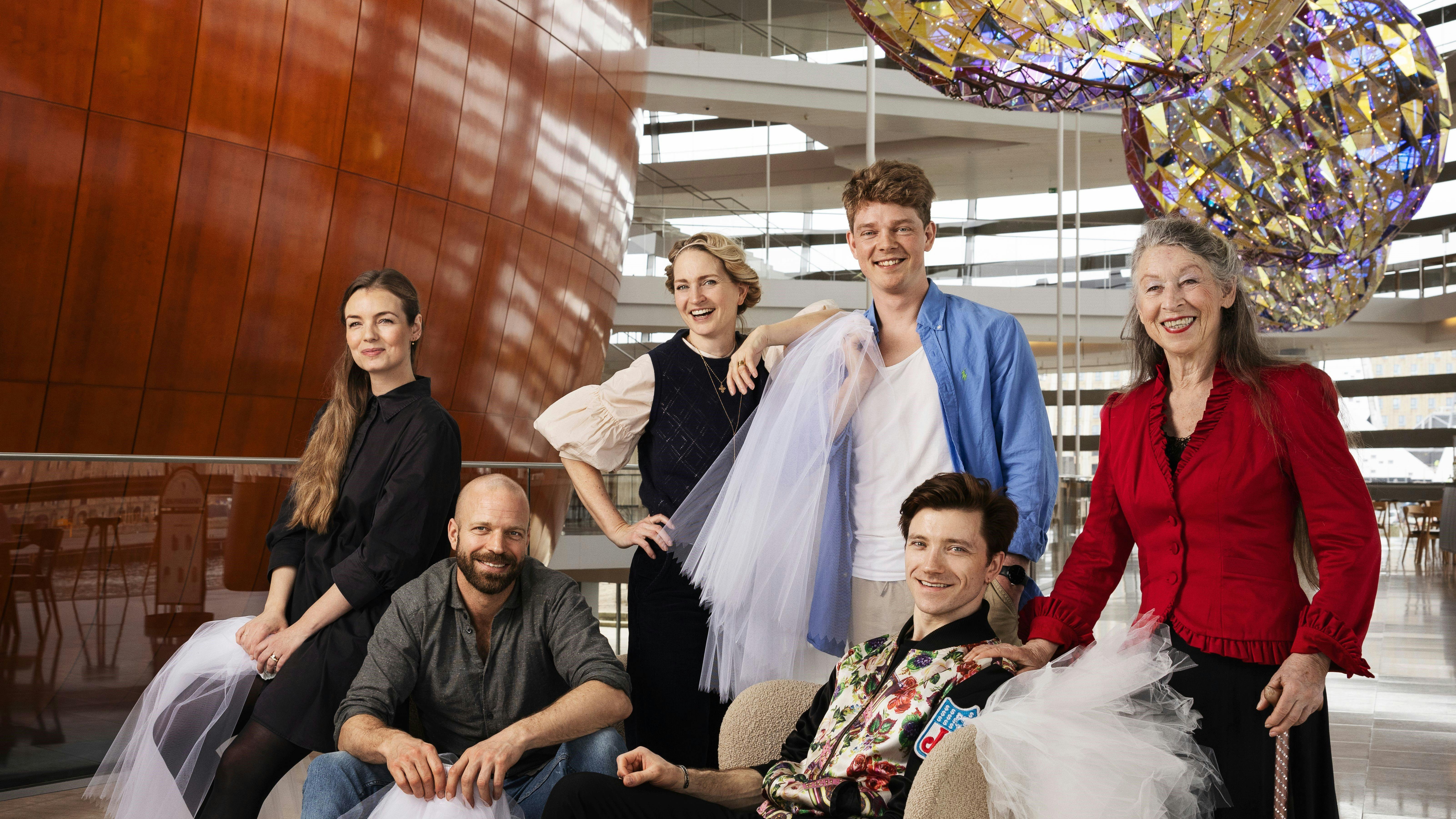 Det voksne cast til 'Billy Elliot – The Musical', der får premiere i Operaen til november