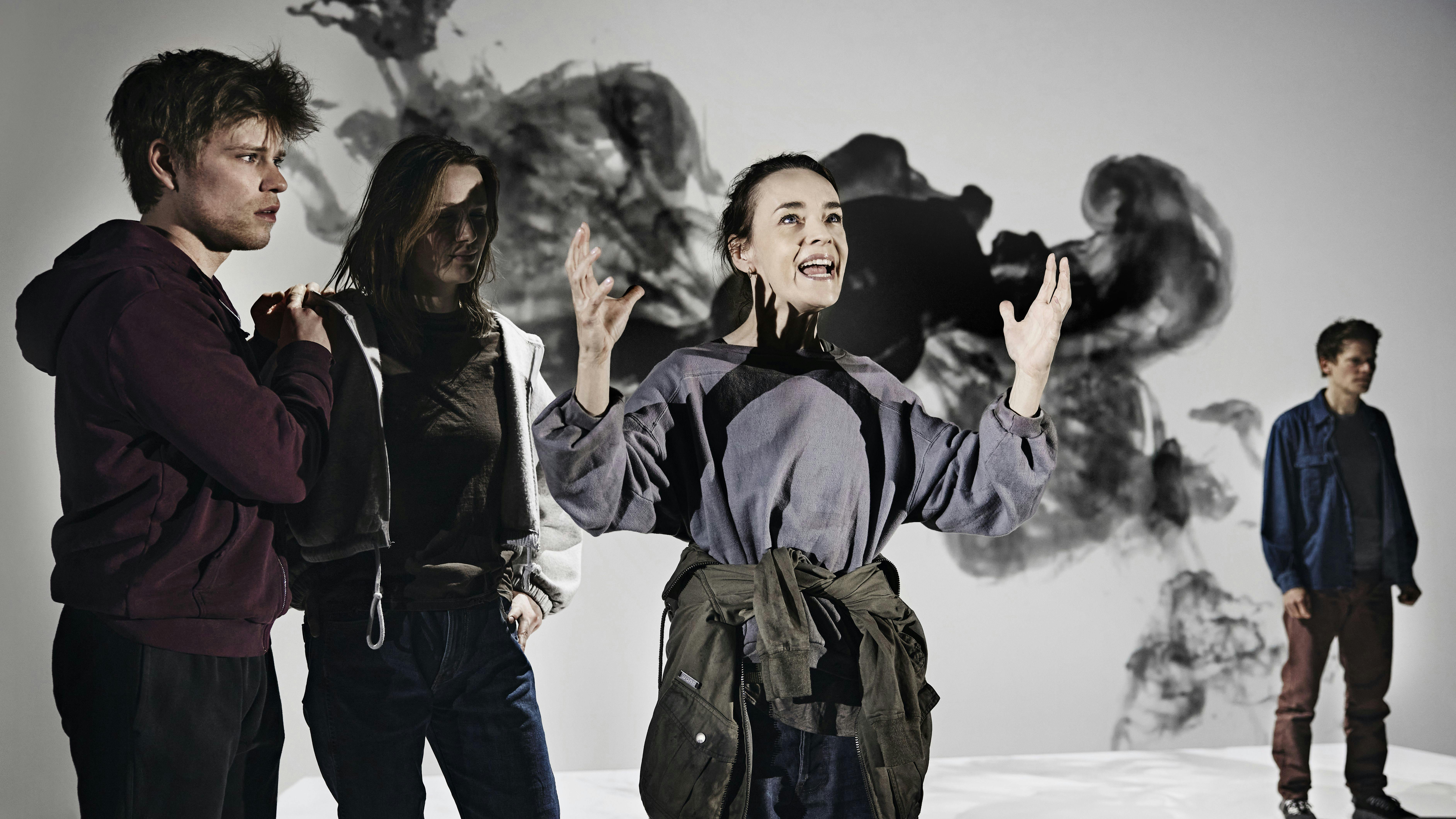 anmeldelse af bevægelsen på det kongelige teater