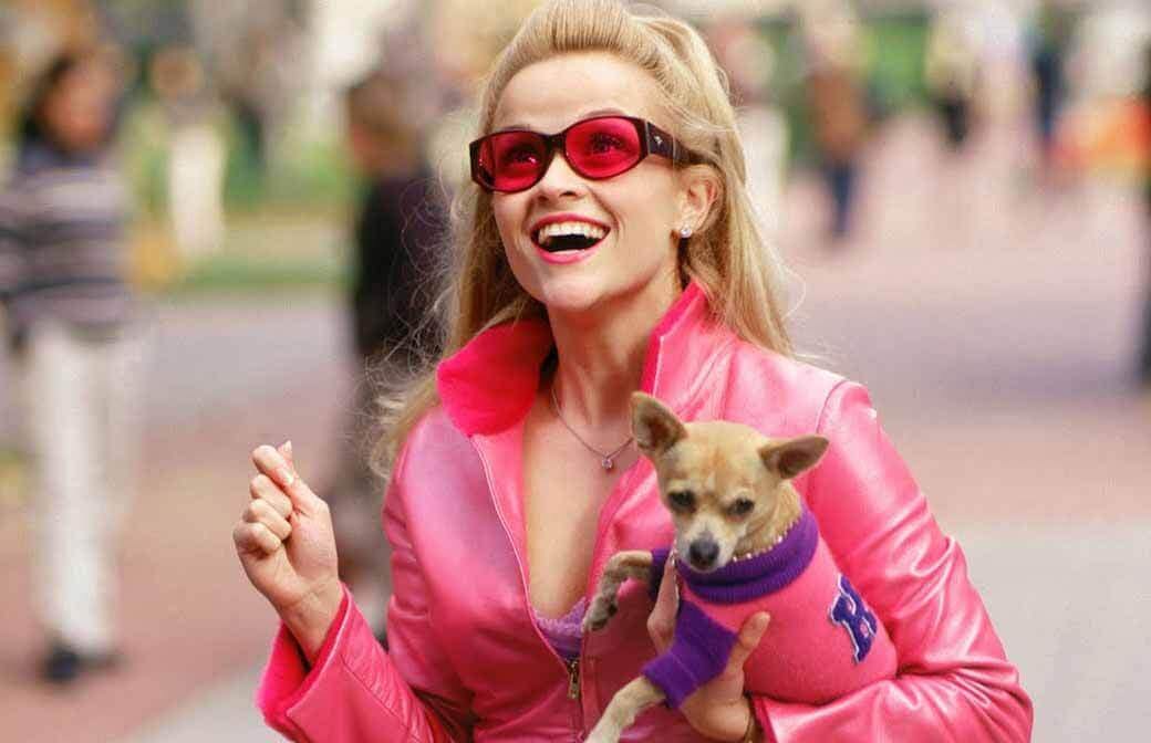 Reese Witherspoon i rollen som ikoniske Elle Woods i filmen 'Legally Blonde' fra 2001