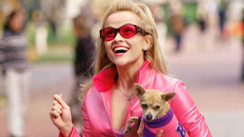 Reese Witherspoon i rollen som ikoniske Elle Woods i filmen 'Legally Blonde' fra 2001