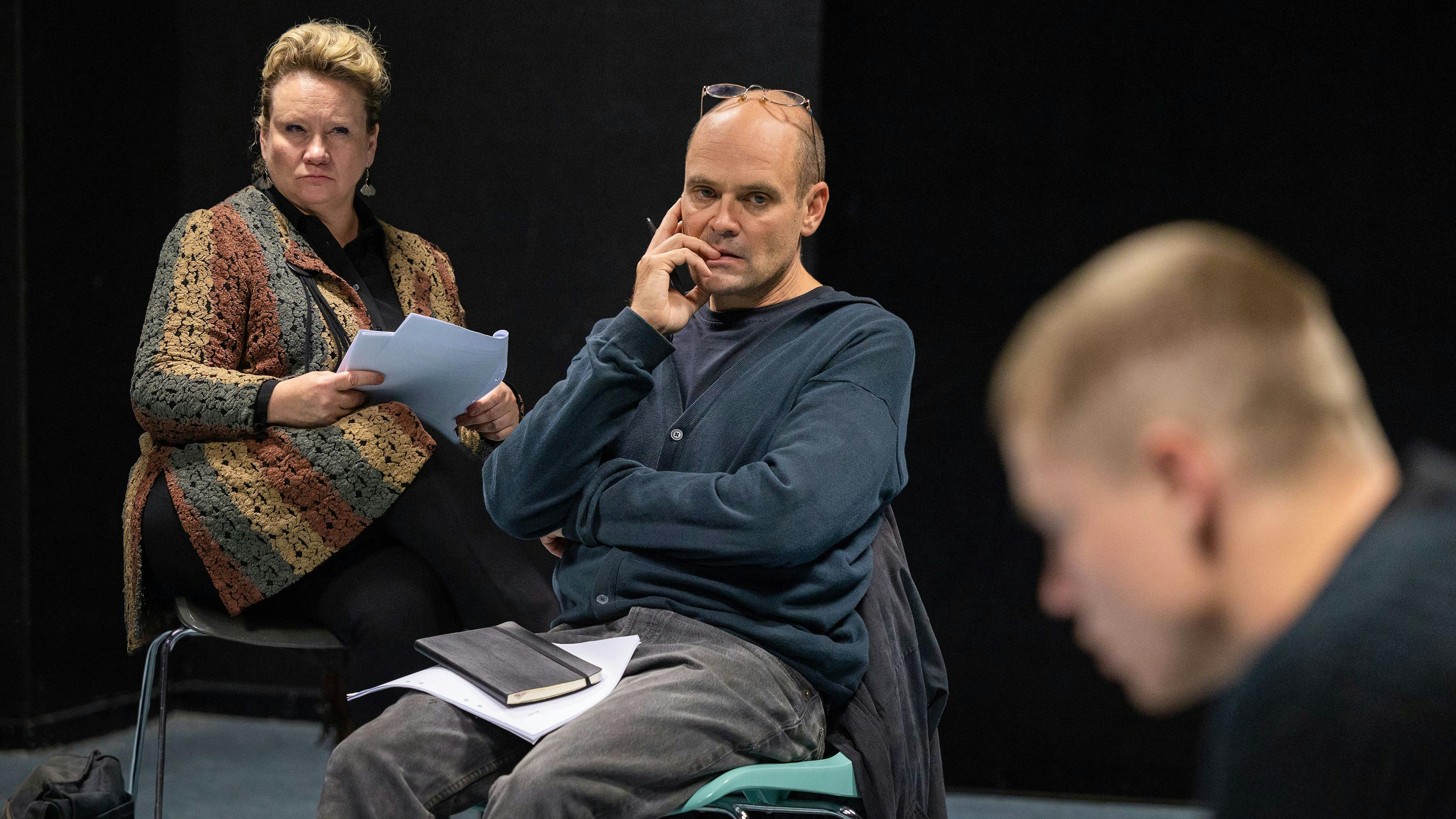 'Dramatikeren og nynazisterne' anmeldelse