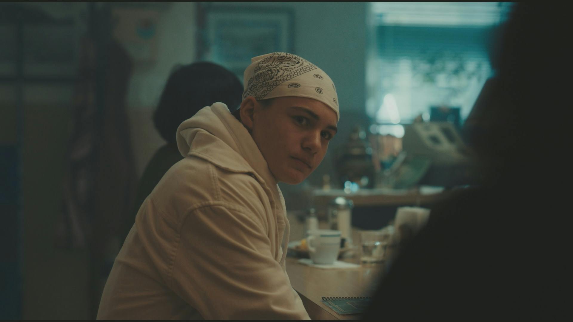 Under the Bridge anmeldelse