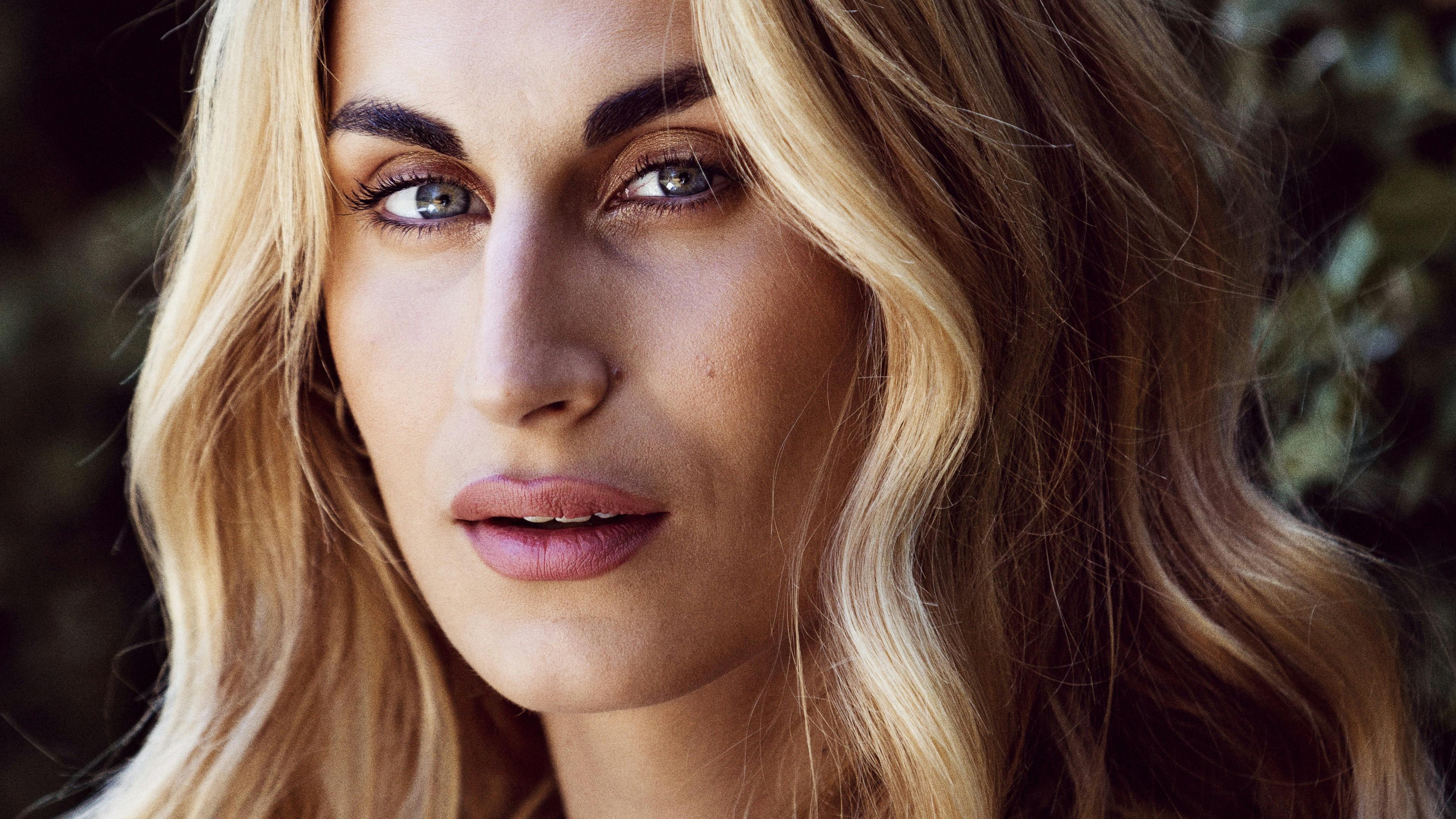 May Lifschitz vild med dans