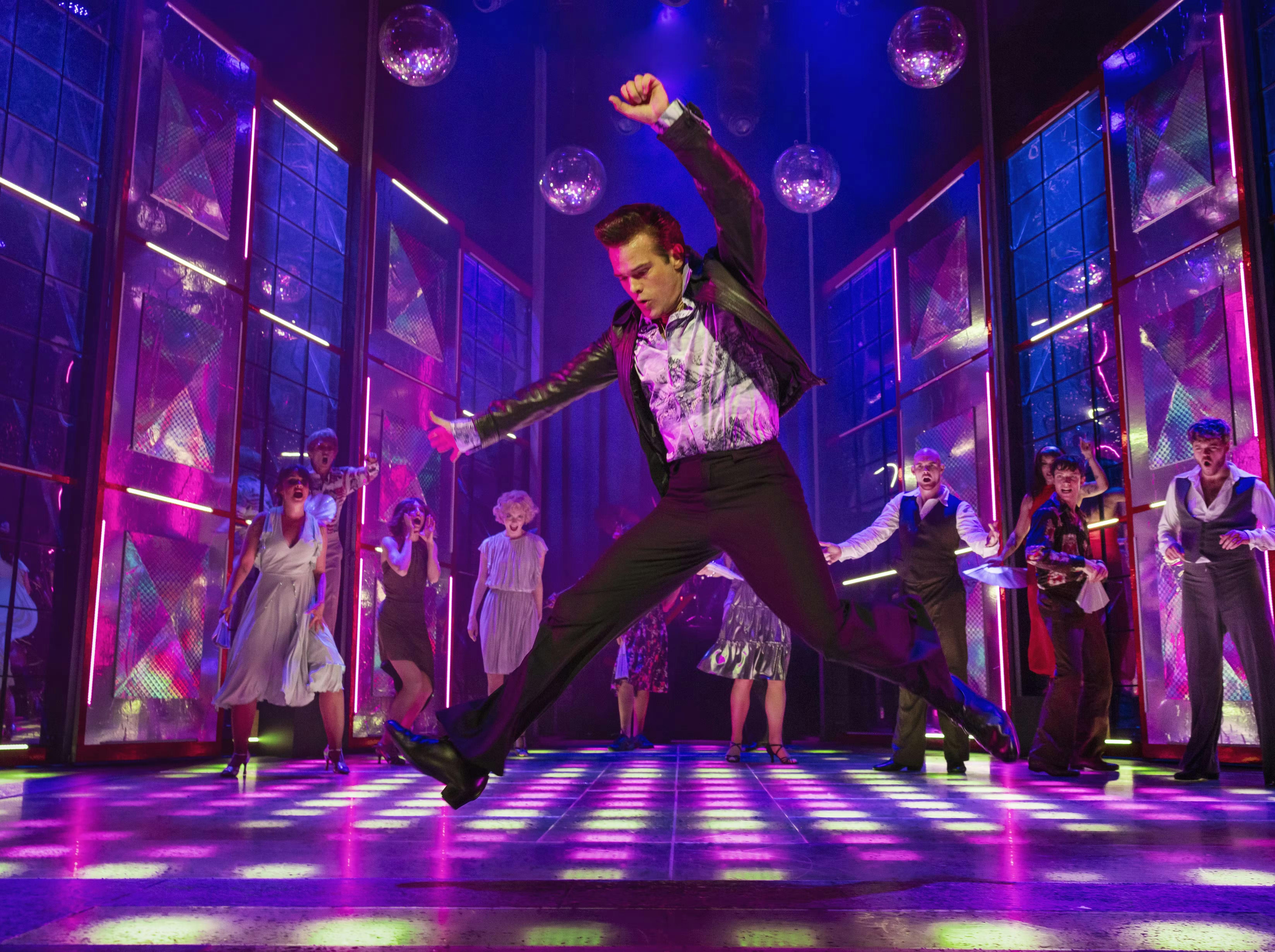 Anmeldelse af Saturday Night Fever Musical One & Only Musicals