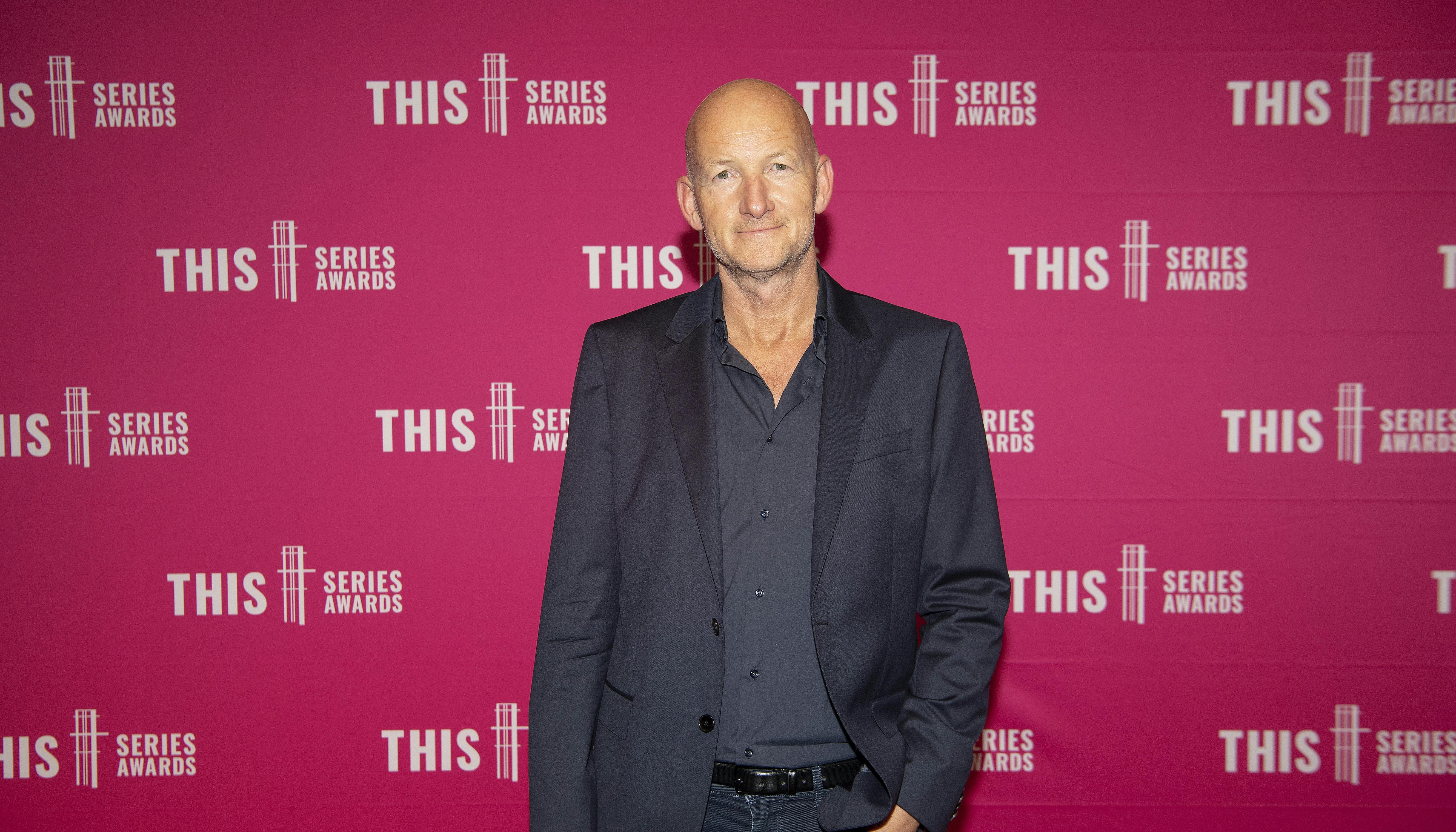 Rød løber til This Series Awards i Filmbyens Studio i Aarhus, fredag den 29. oktober 2021. Søren Sveistrup Forfatter til 'Kastanjemanden'.. (Foto: Bo Amstrup/Ritzau Scanpix)