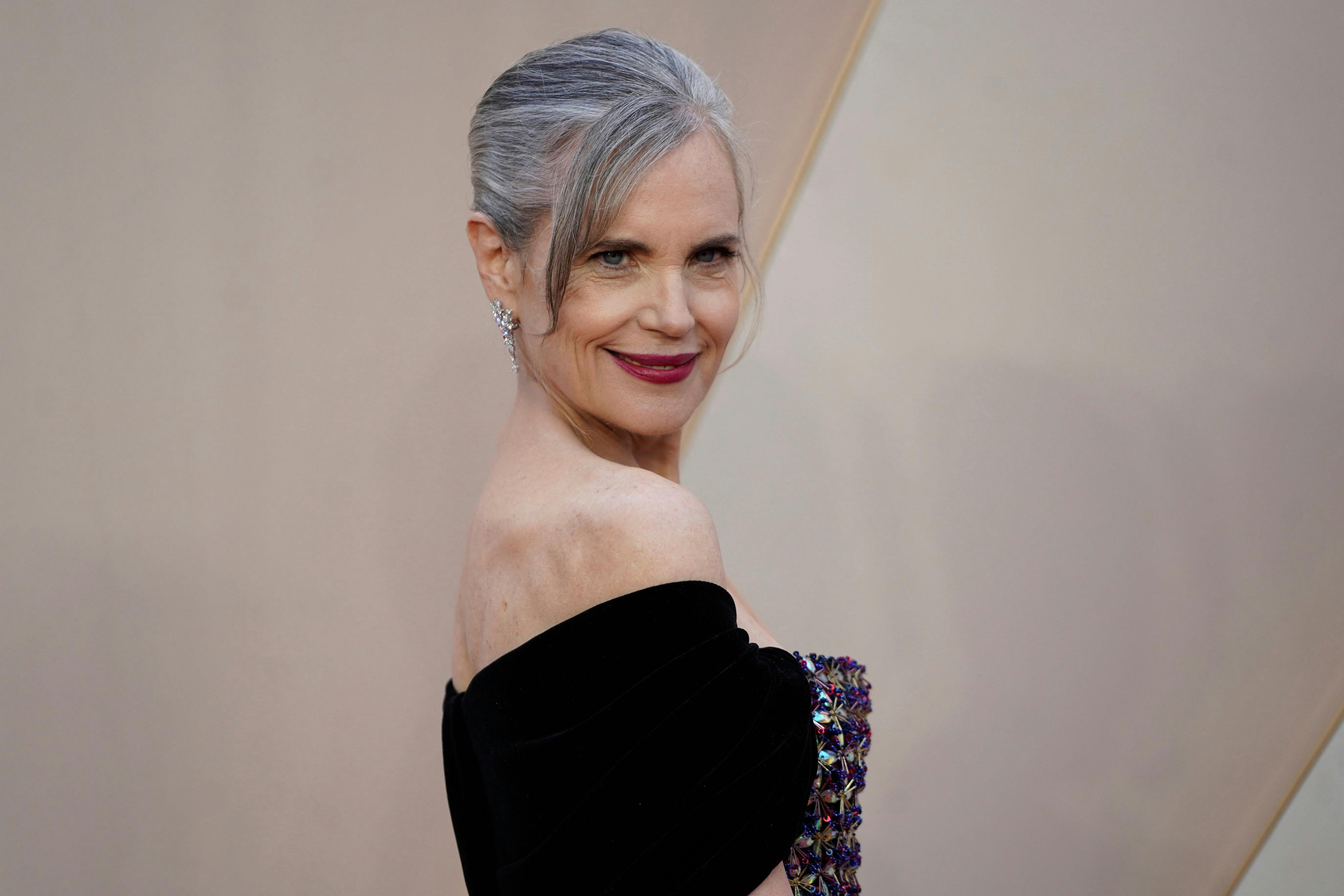 US actor Elizabeth McGovern poses on the red carpet upon arrival for the world premiere of the film "Downton Abbey: A New Era" in London on April 25, 2022. (Photo by Niklas HALLE'N / AFP)