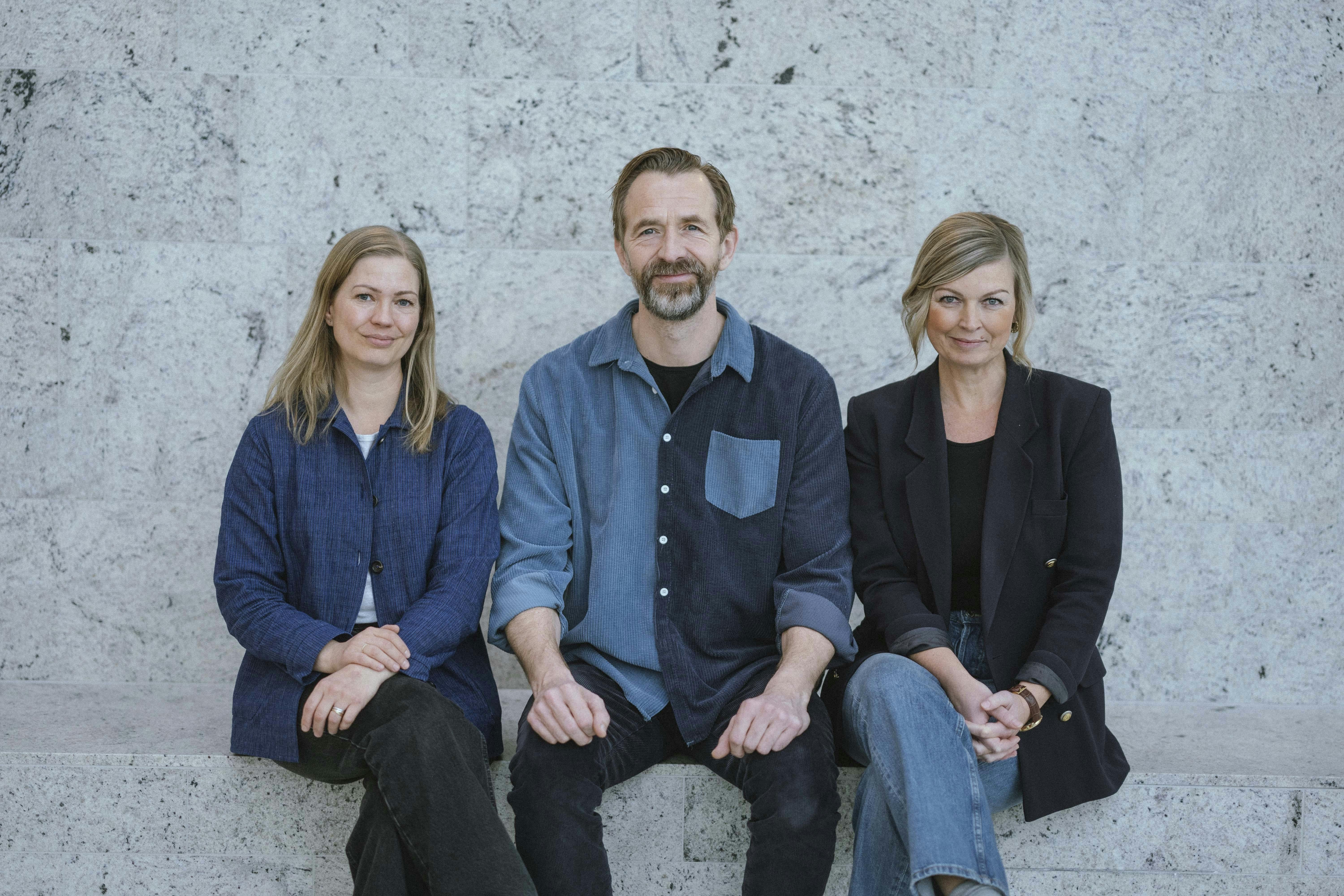 Foto af gæster i atriet til det vi elsker podcastenFoto af Kasper Leisner