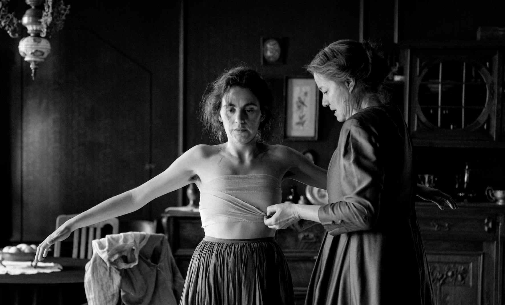 Anmeldelse af 'Pigen med nålen'