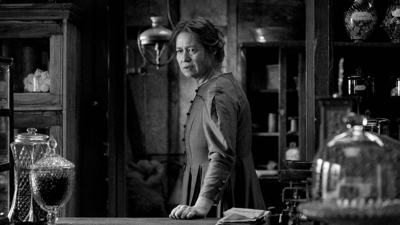 Anmeldelse af 'Pigen med nålen'