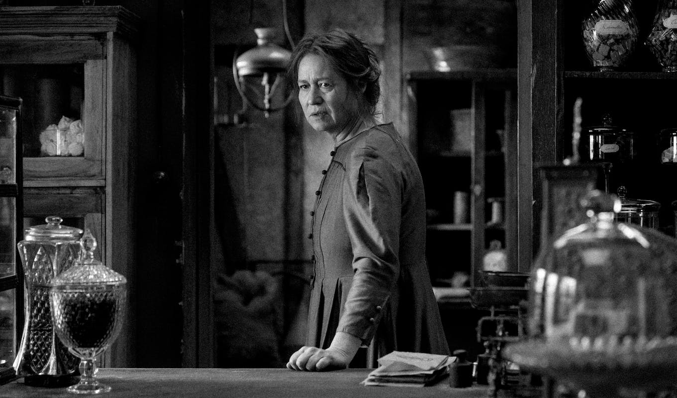 Anmeldelse af 'Pigen med nålen'