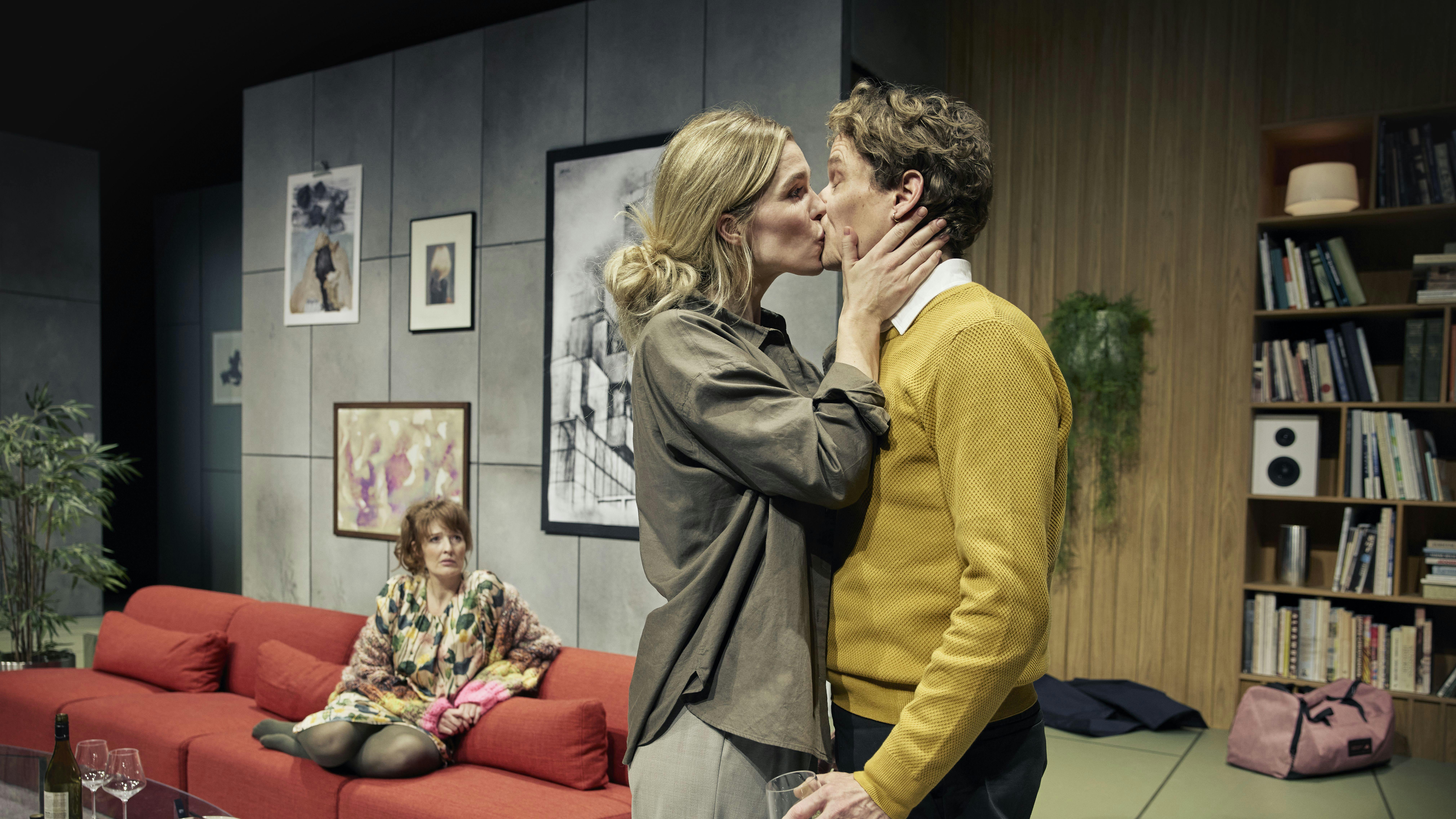 Anmeldelse af 'EKS' på Det Kongelige Teater