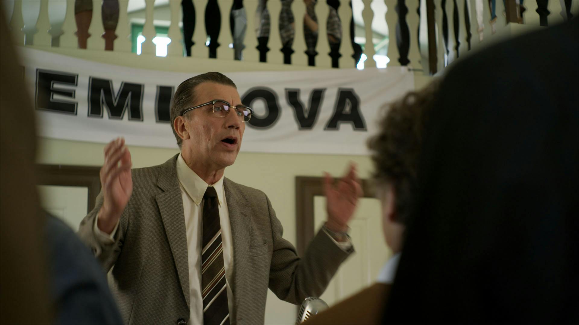 Jesper Lohmann i rollen som Cheminovas stifter, Gunnar Andreasen, i 'Giften i sandet'