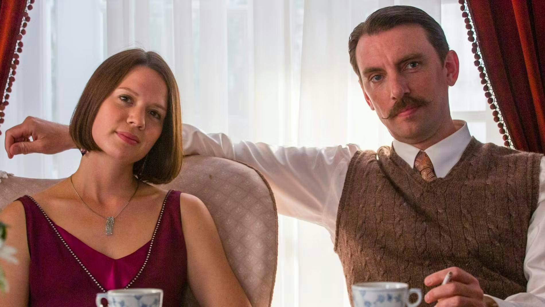 Amalie Dollerup og Mads Wille som Amanda og Grev Ditmar i 'Badehotellet'