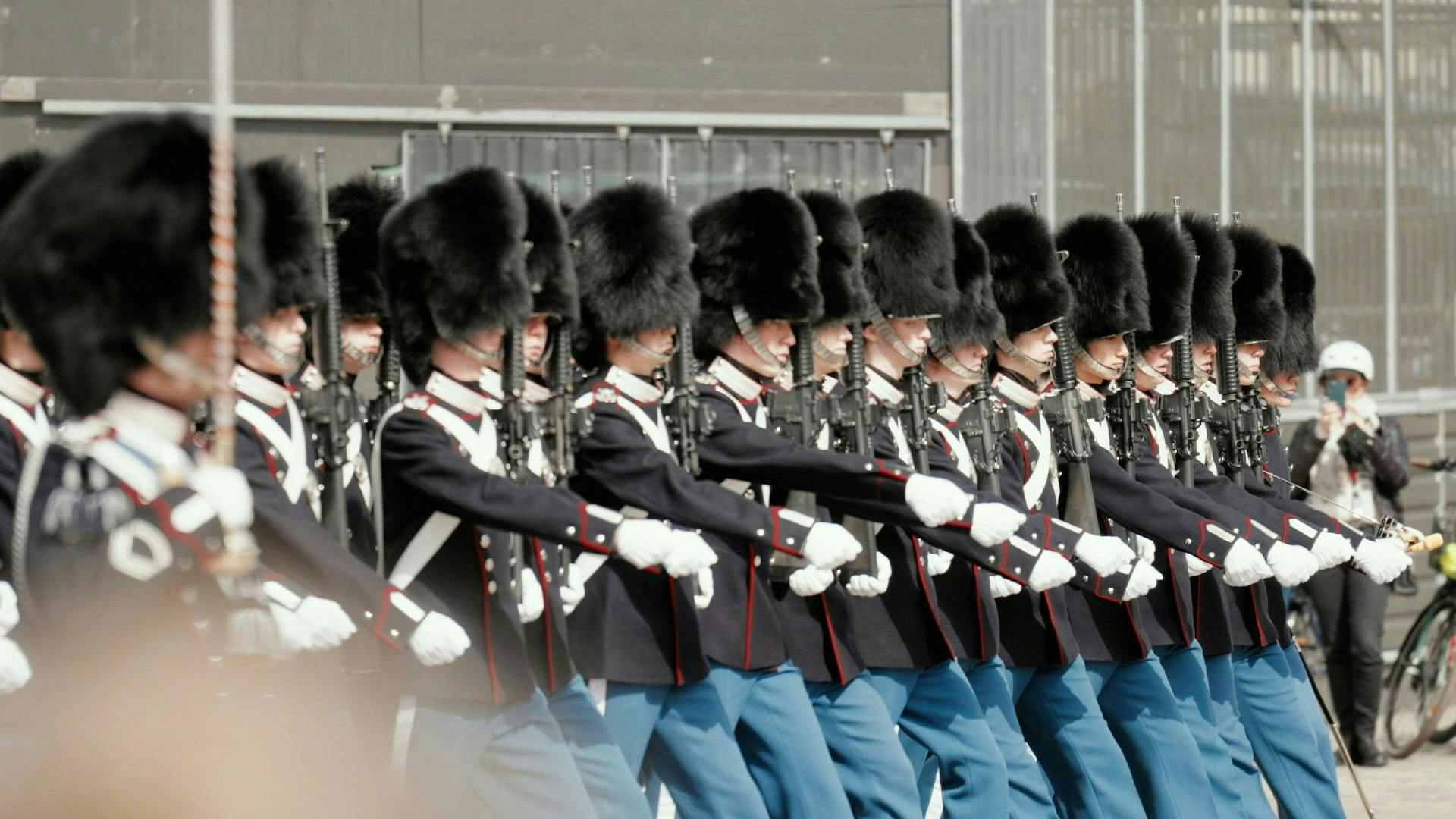 Anmeldelse af 'Livgarden på stoffer'