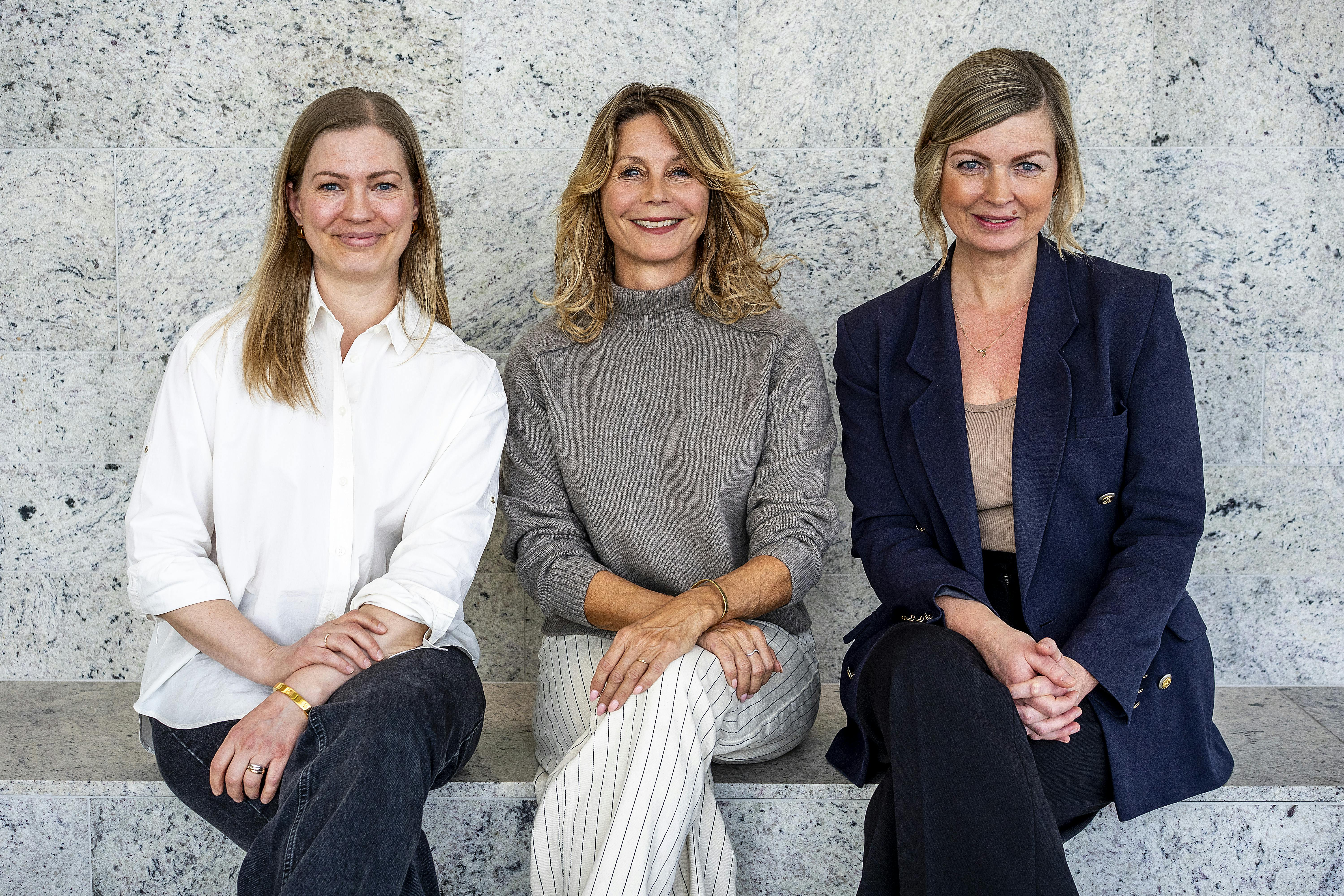 Foto i atriet til 'Det, vi elsker' med Anne Louise Hassing