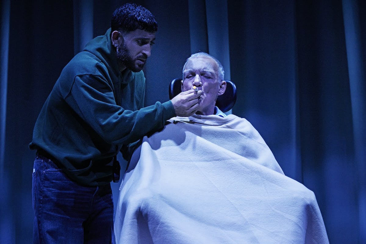 Anmeldelse af 'De urørlige' på Folketeatret