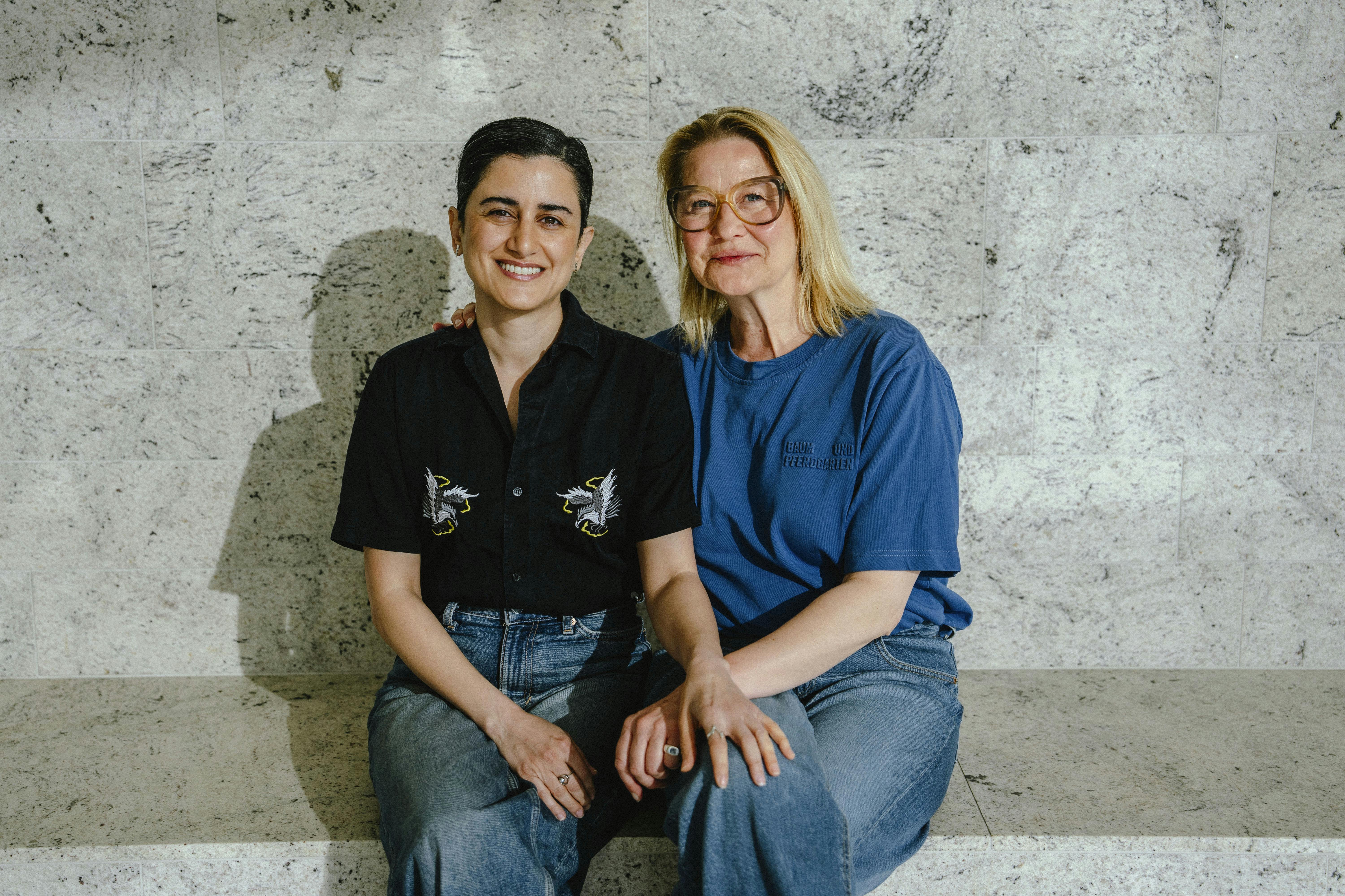 Det vi elsker Gæster: Özlem Saglanmark og Trine Dyrholm