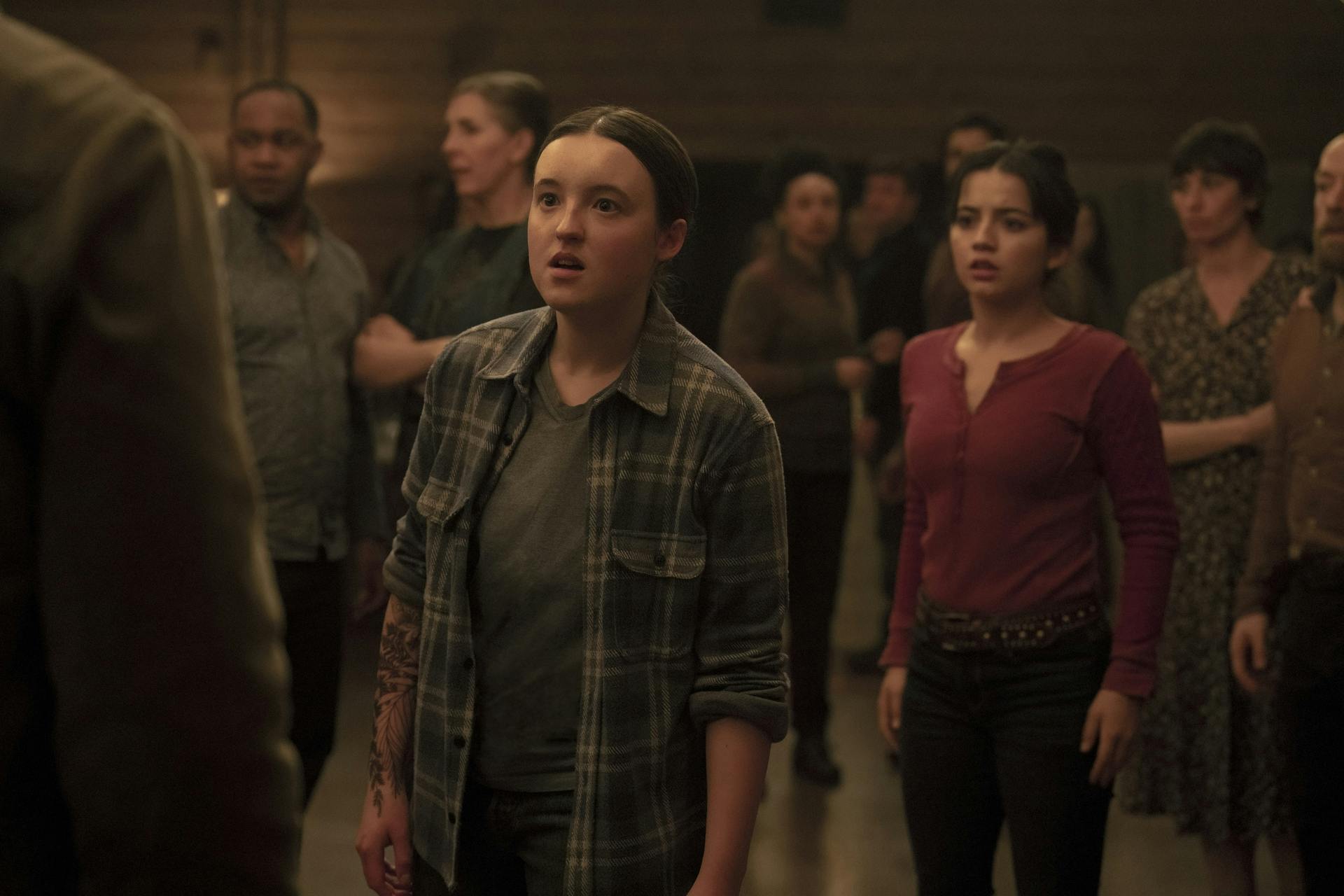 Bella Ramsey (Ellie) og Isabela Merced (Dina)