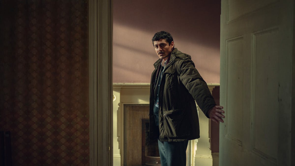 Alexej Manvelov som Assad-karakteren Akram Salim