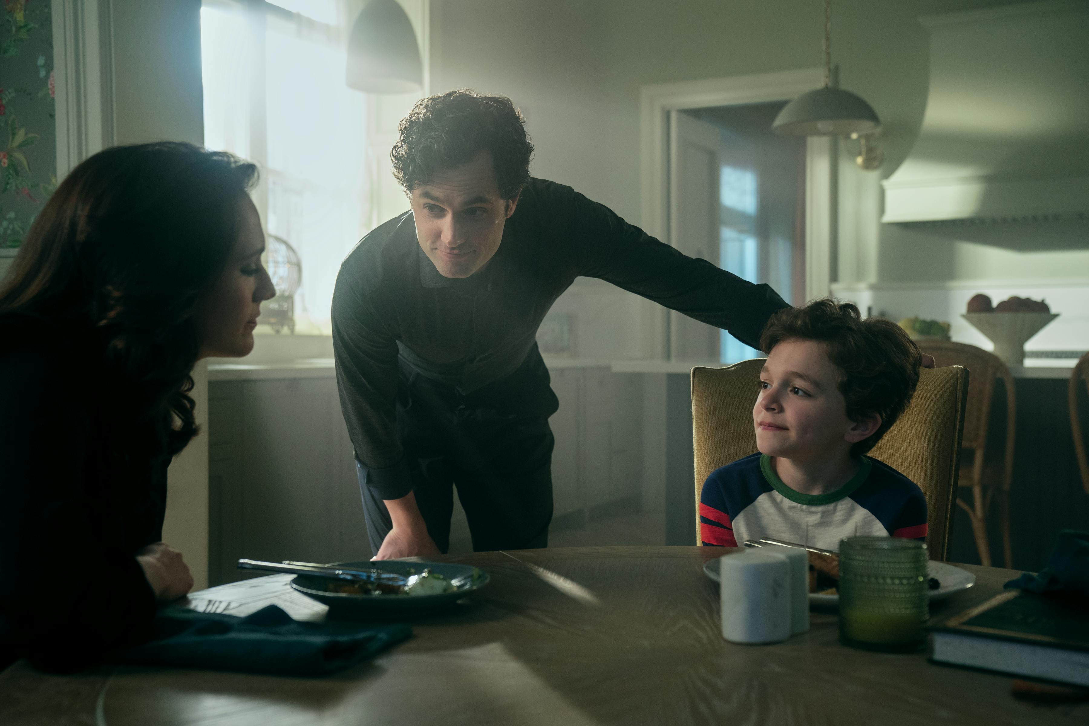 you sæson 5 anmeldelse Charlotte Ritchie Kate Lockwood, Penn Badgley Joe Goldberg, Frankie Demaio Henry Goldberg