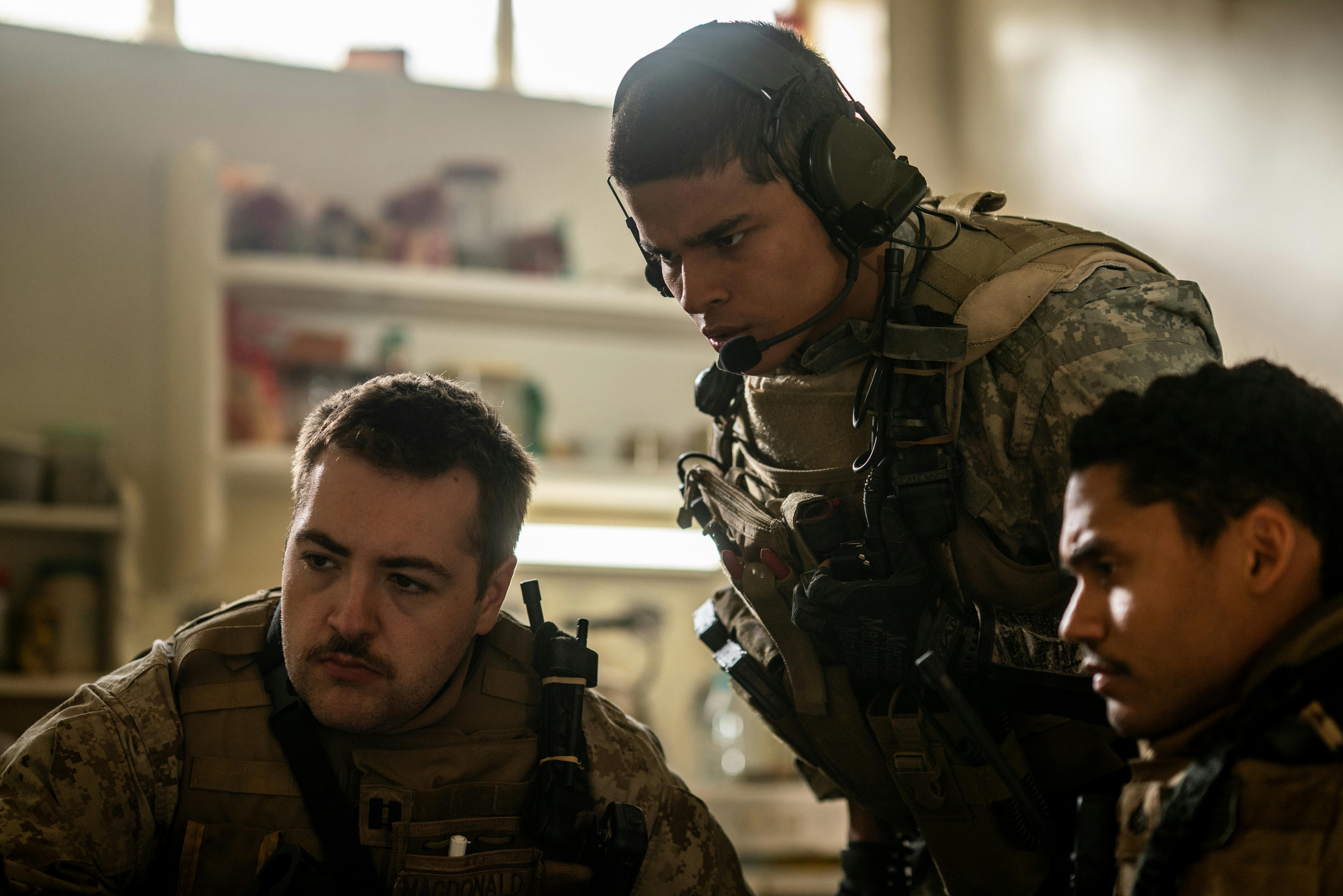 warfare anmeldelse michael gandolfini d'pharaoh woon-a-tai adain bradley