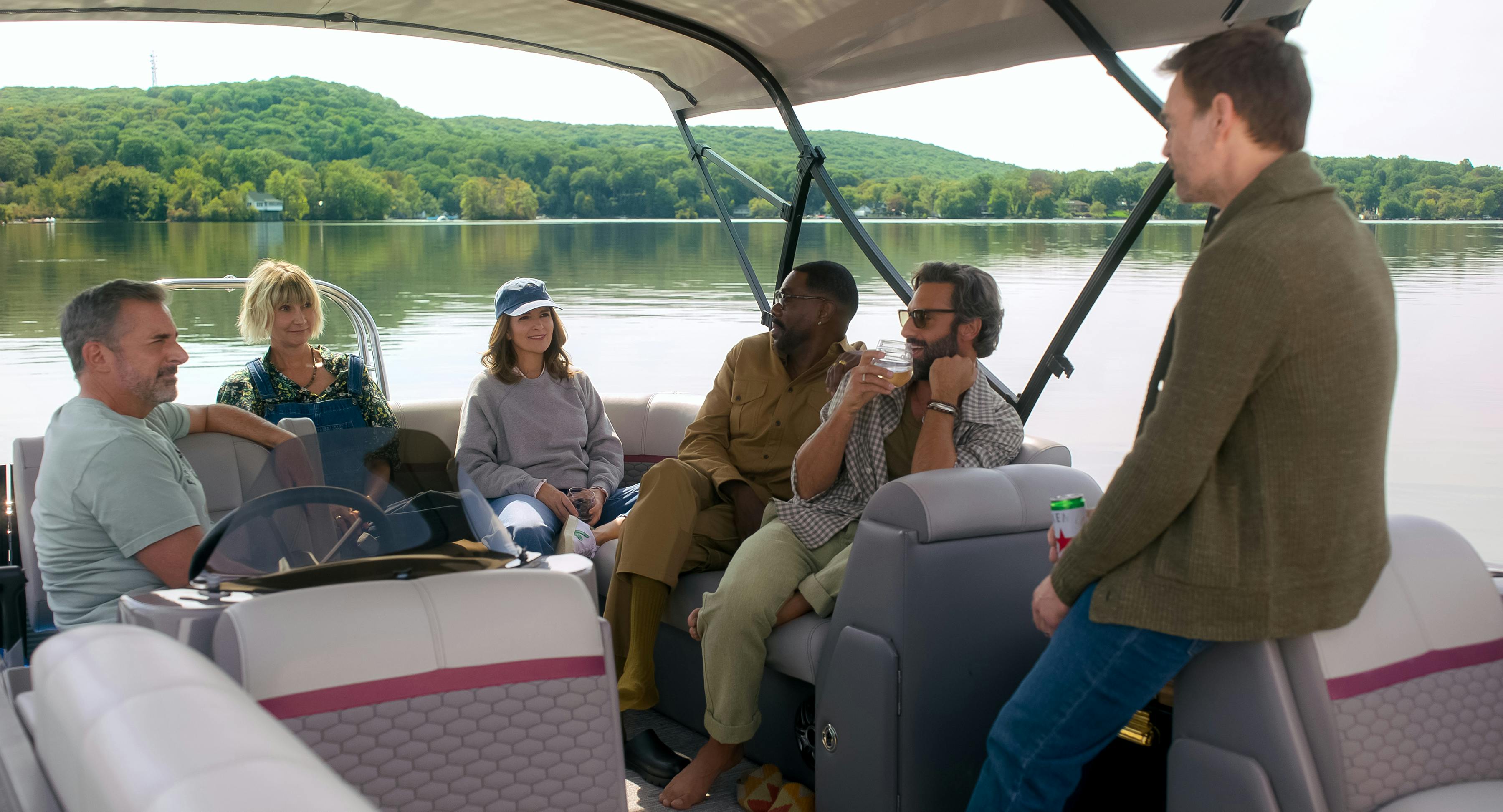 anmeldelse THE FOUR SEASONS. (L to R) Steve Carell as Nick, Kerri Kenney as Anne, Tina Fey as Kate, Colman Domingo as Danny, Marco Calvani as Claude, and Will Forte as Jack in Episode 101 of The Four Seasons. Cr. Courtesy of Netflix © 2025