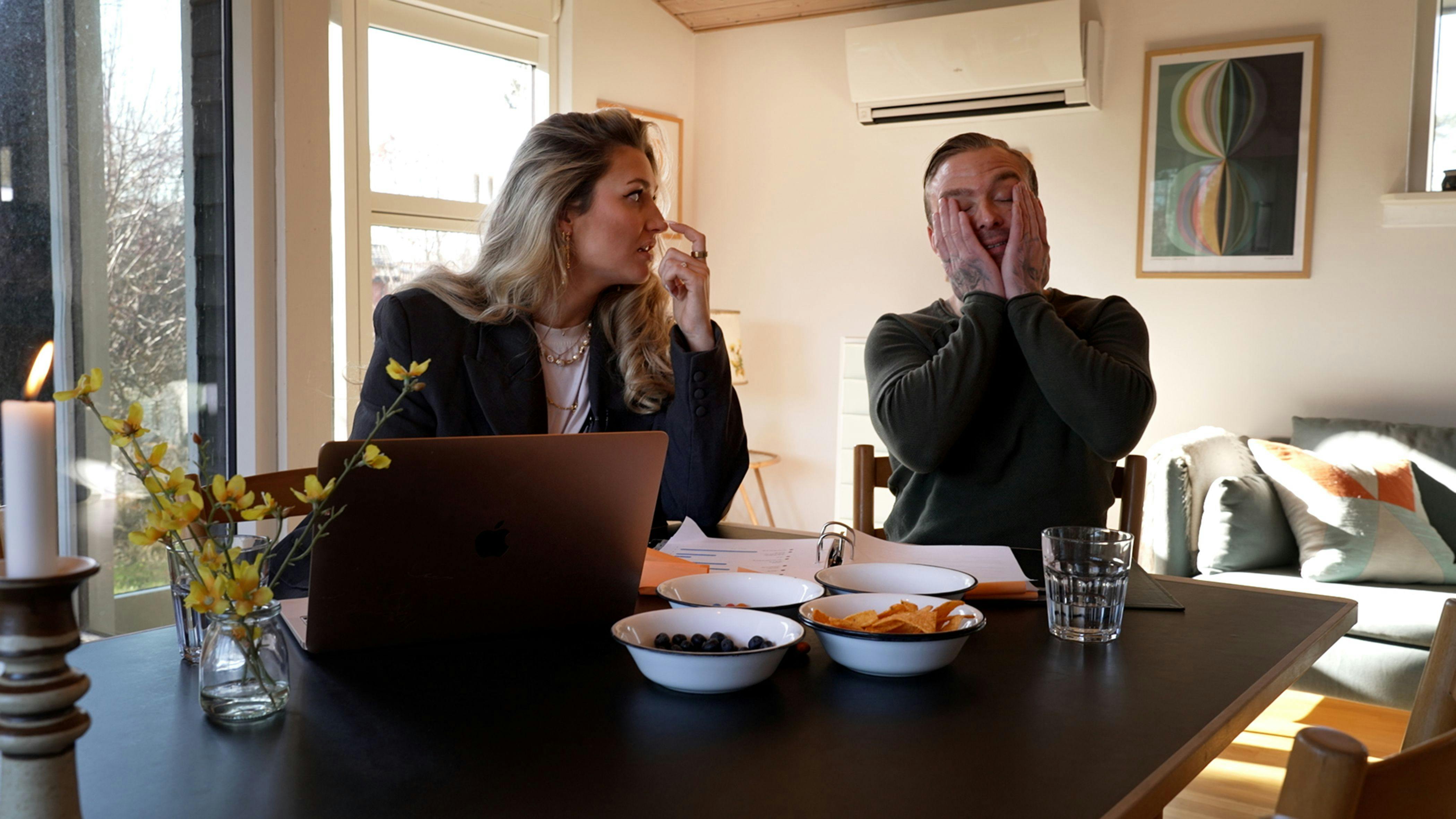 løgnen i dit feed anmeldelse amanda schmidt lenny pihl