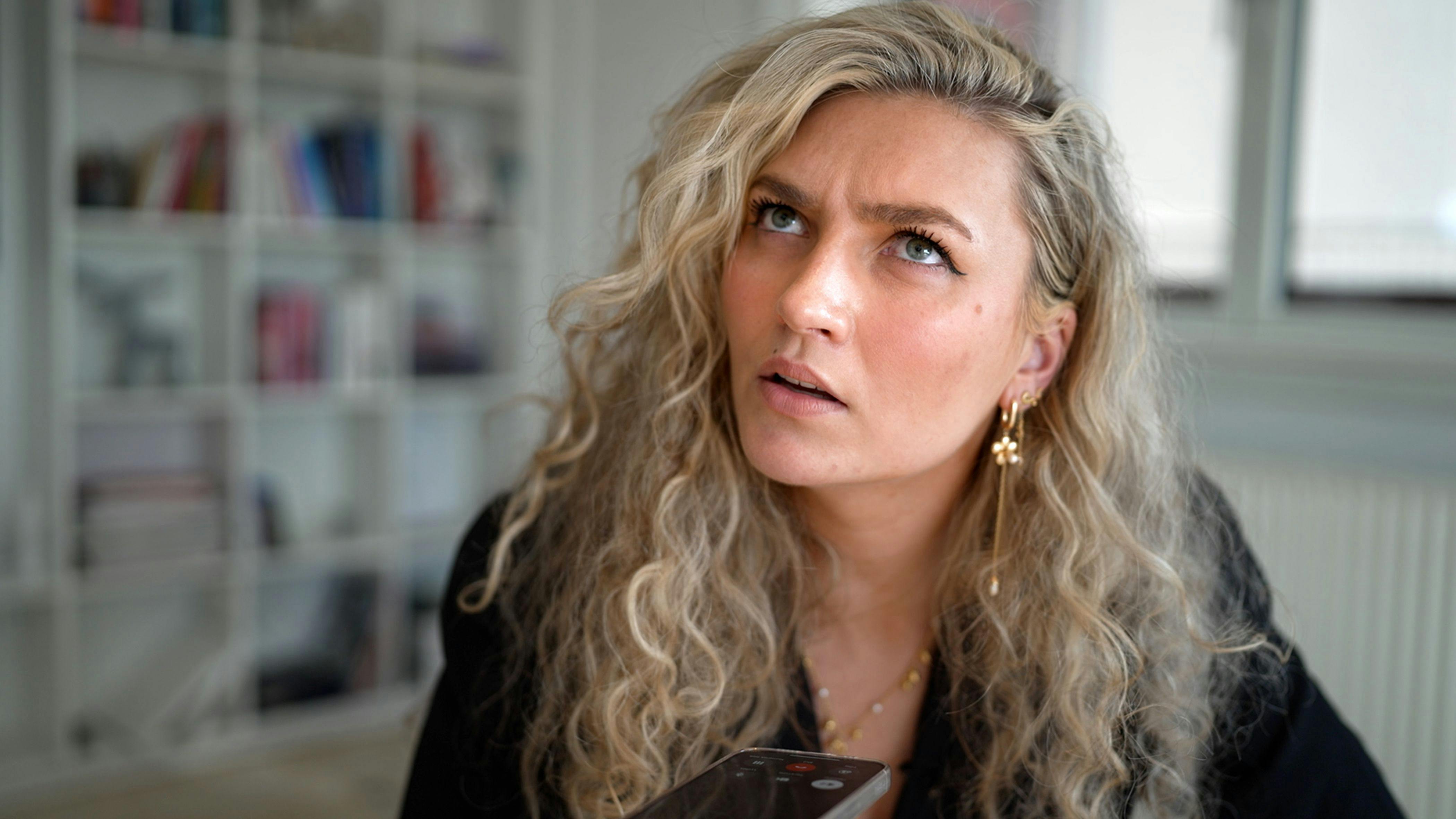 amanda schmidt anmeldelse løgnen i dit feed