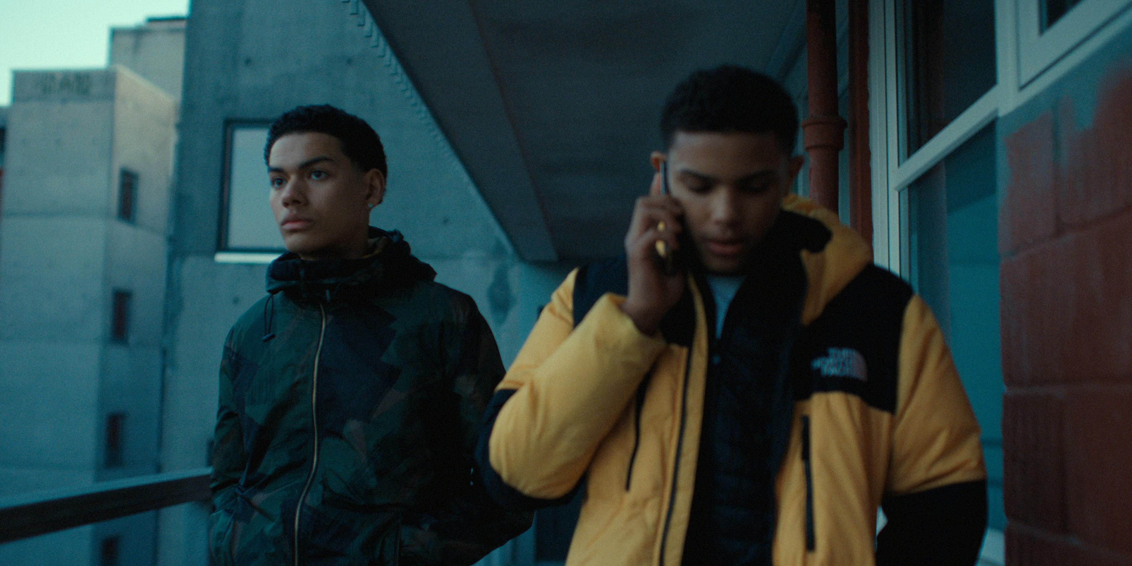 peak anmeldelse samuel haastrup eze kaj erie