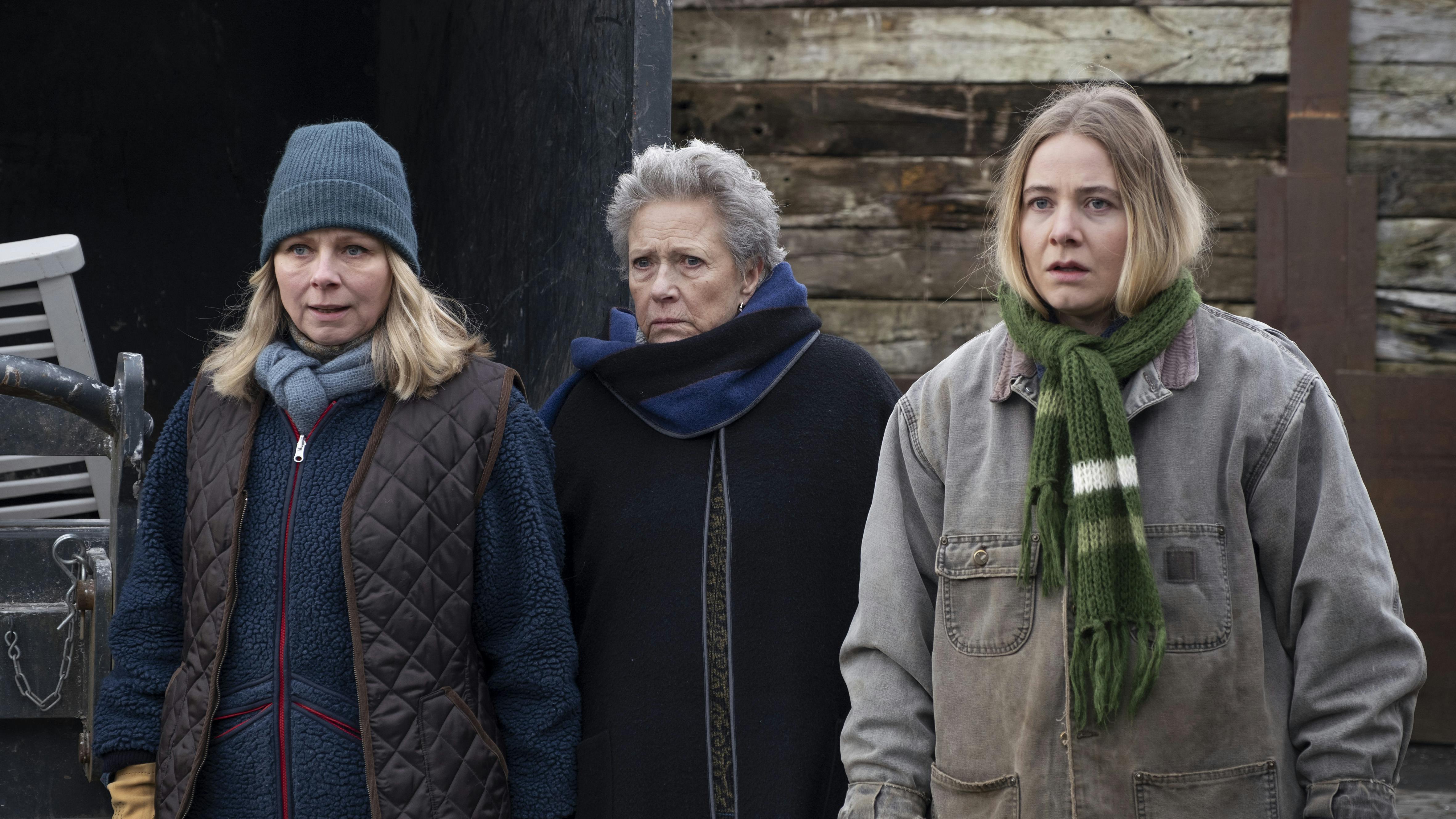 Lene Maria Christensen, Birthe Neumann og Freja Klint Sandberg i 'Ingen kære mor'