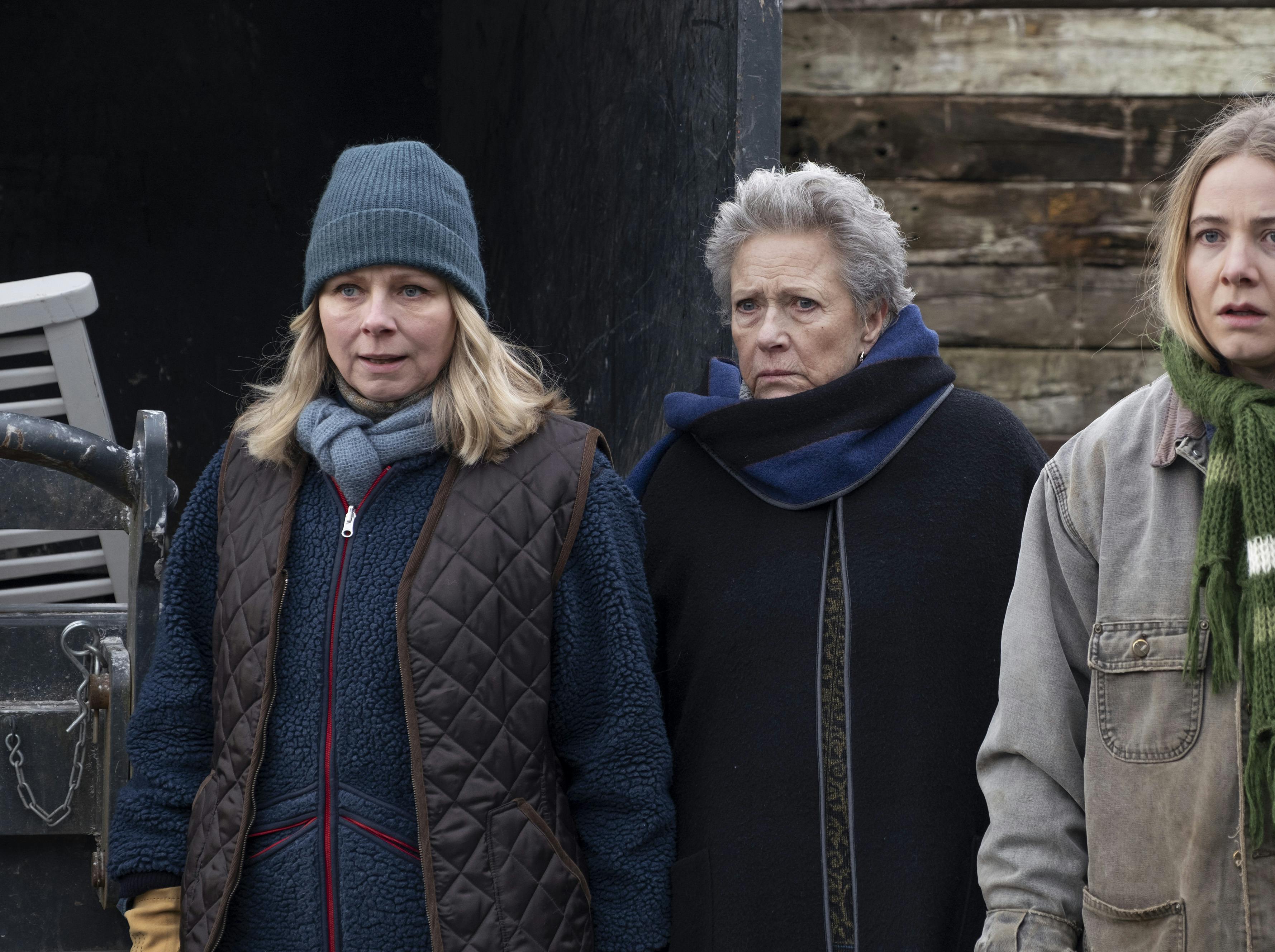 Lene Maria Christensen, Birthe Neumann og Freja Klint Sandberg i 'Ingen kære mor'