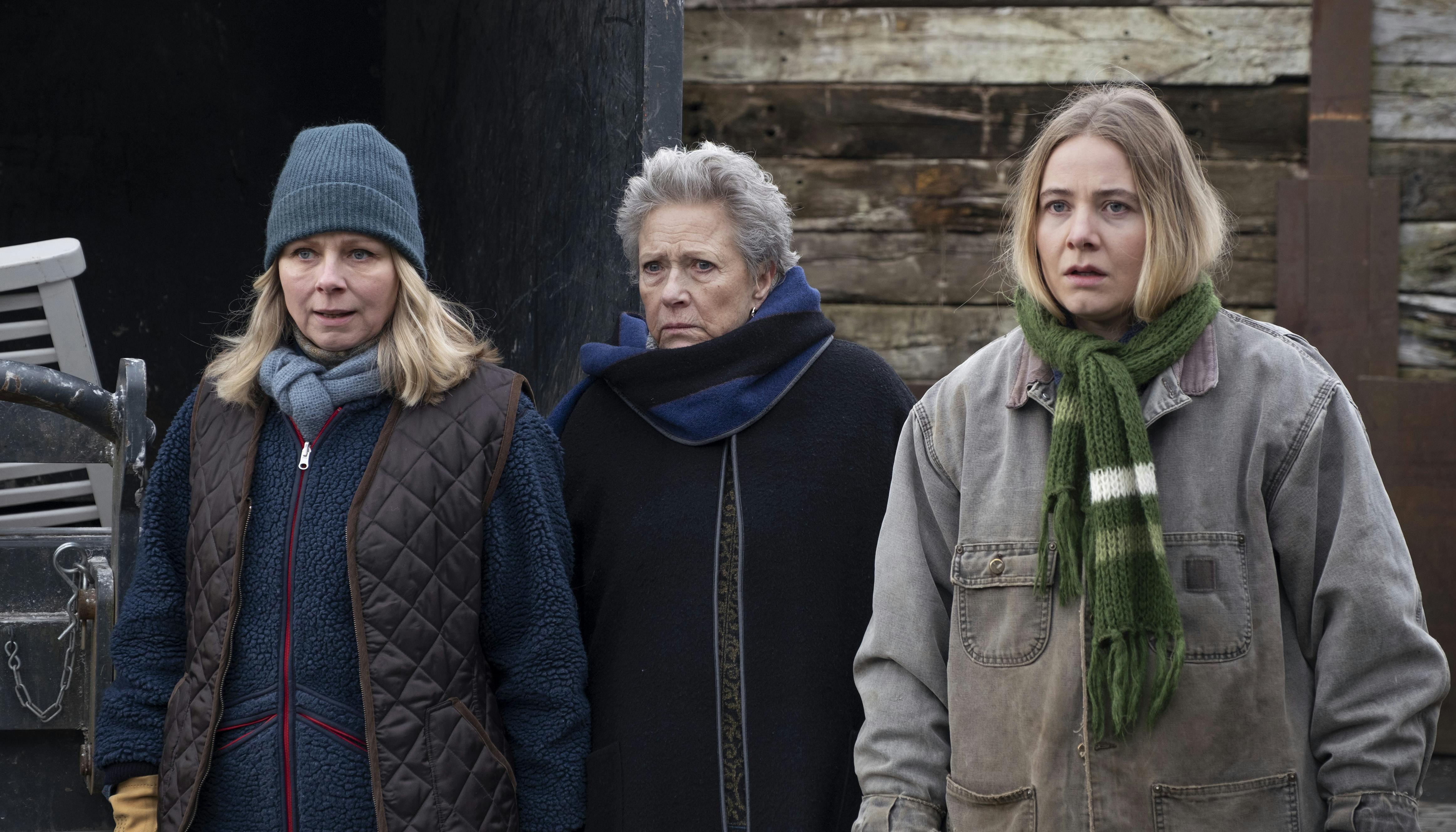 Lene Maria Christensen, Birthe Neumann og Freja Klint Sandberg i 'Ingen kære mor'