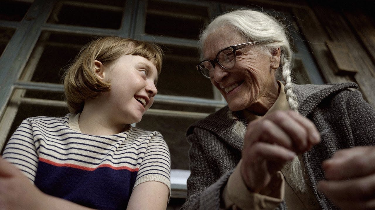 Emily Matthews og Glenn Close i 'Sommerbogen'